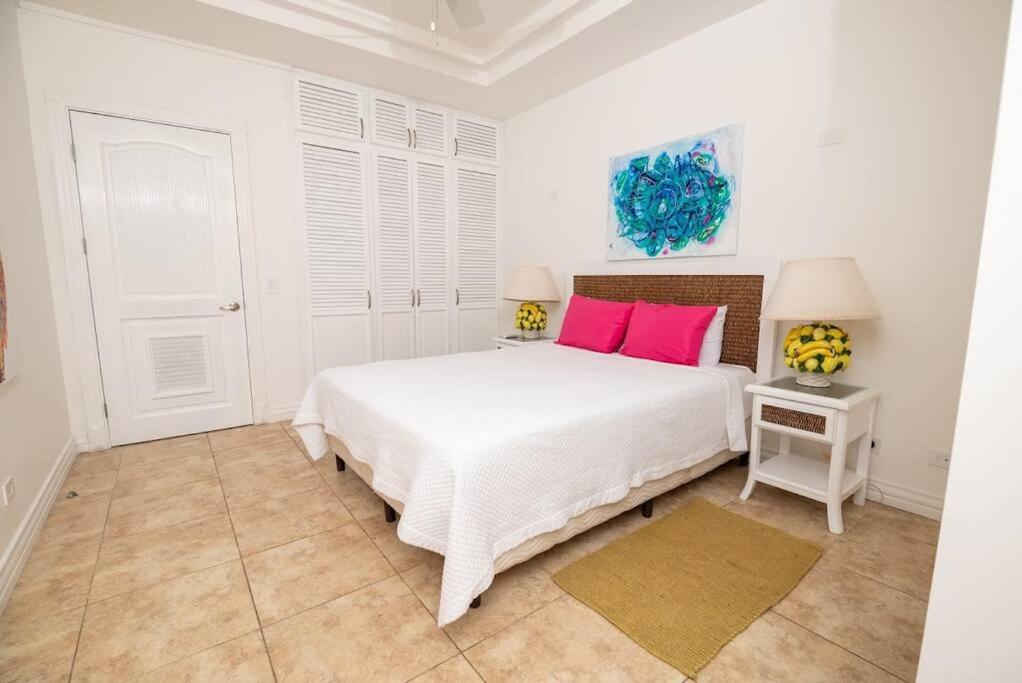 Amazing Ocean Front Condo In Langosta
