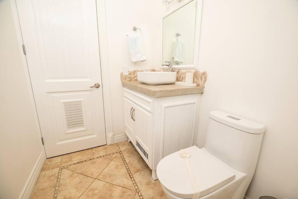 Amazing Ocean Front Condo In Langosta