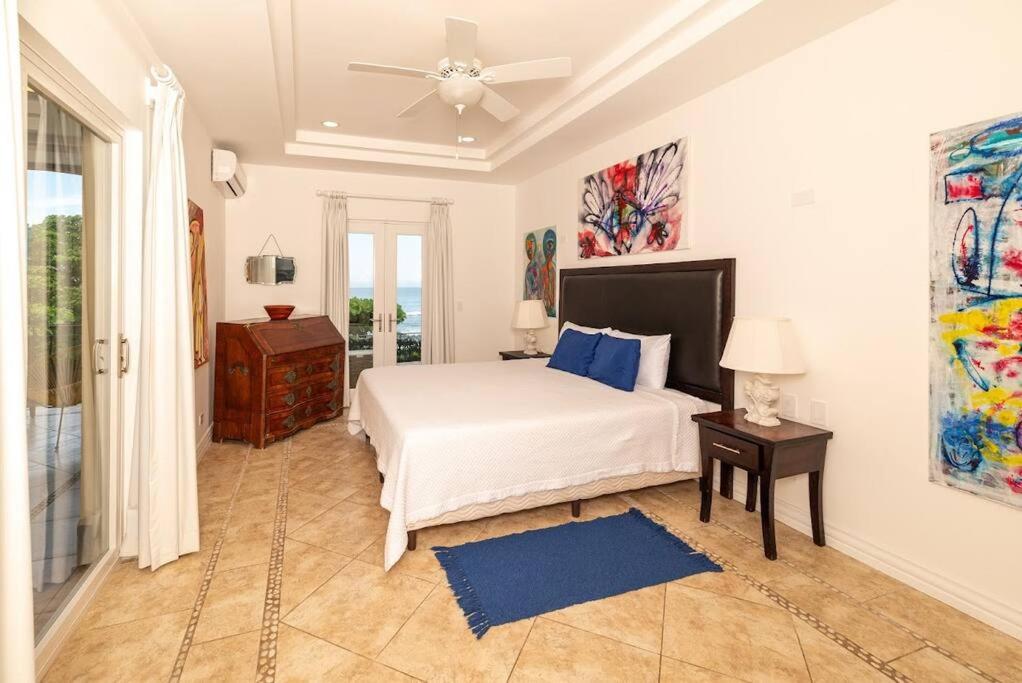 Amazing Ocean Front Condo In Langosta