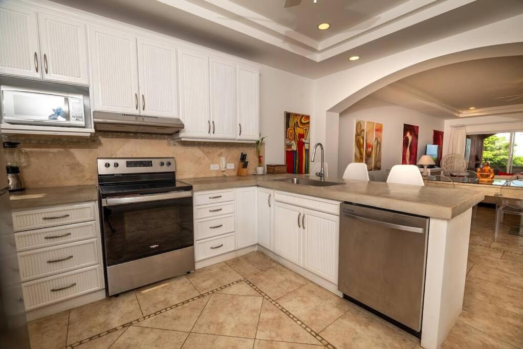 Amazing Ocean Front Condo In Langosta