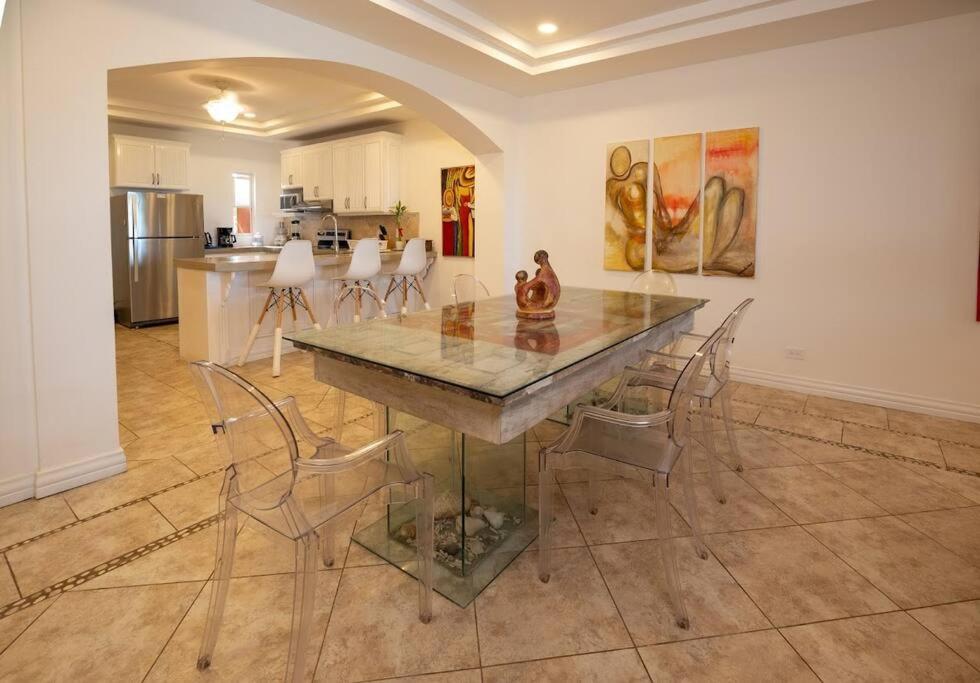 Amazing Ocean Front Condo In Langosta