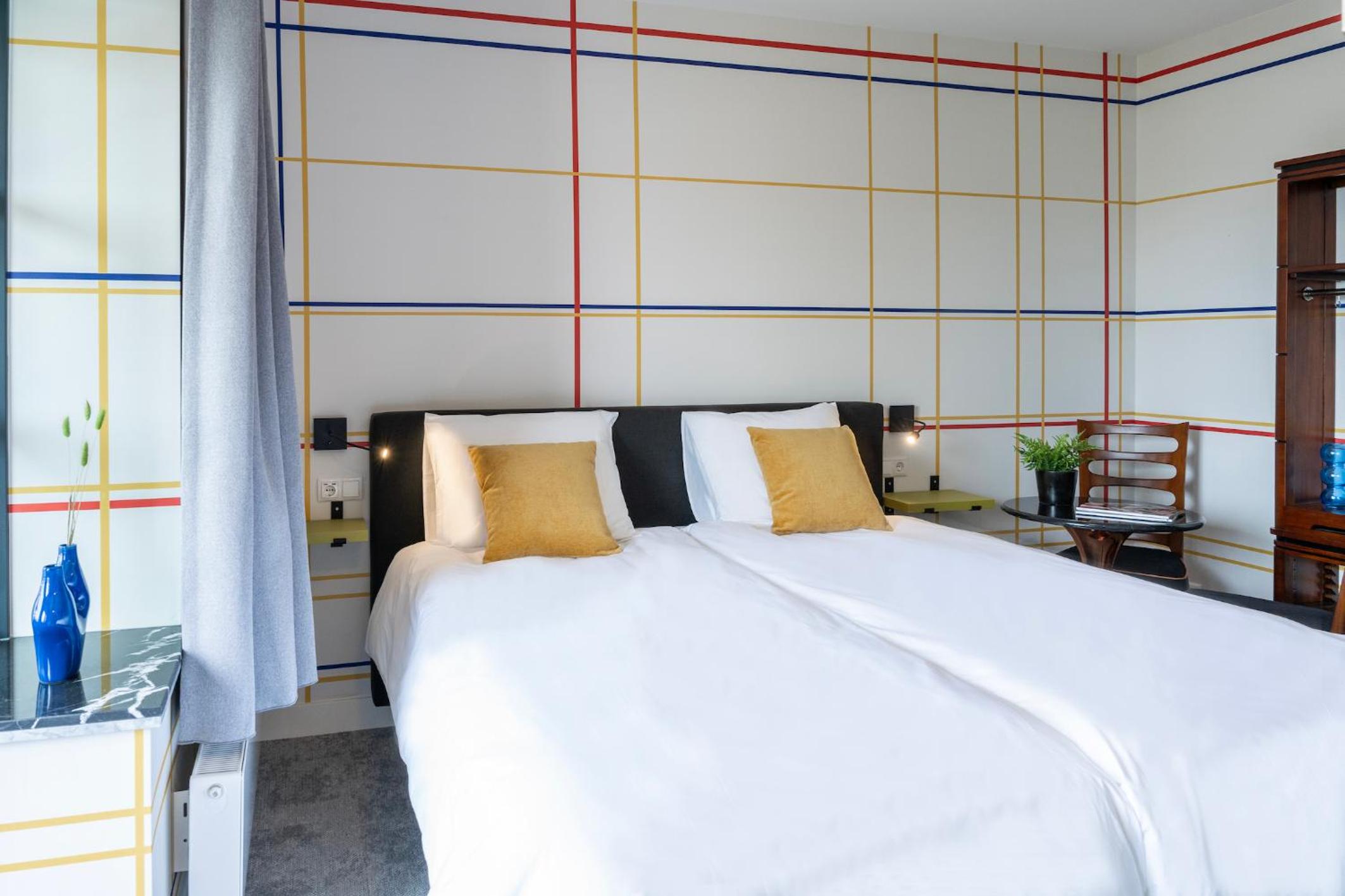 Modern Hotel Central Tilburg, Balcony & Kitchen