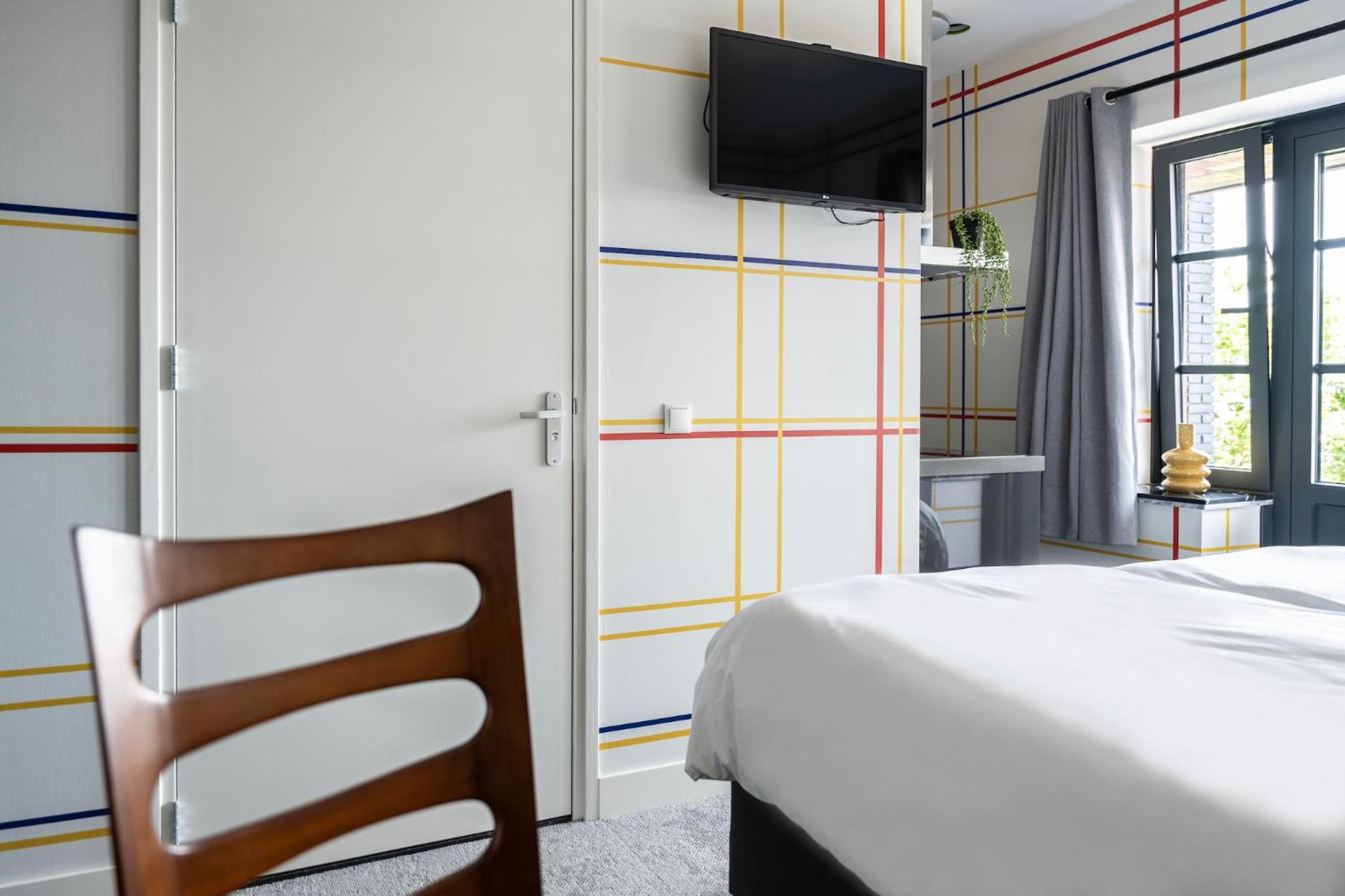 Modern Hotel Central Tilburg, Balcony & Kitchen