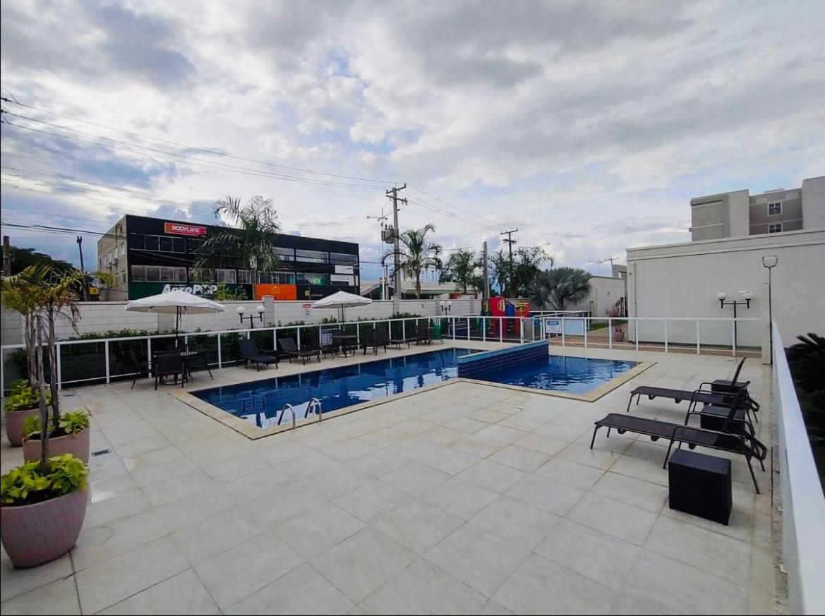 Apartamento no Centro Piscina 2Q c ar e garagem