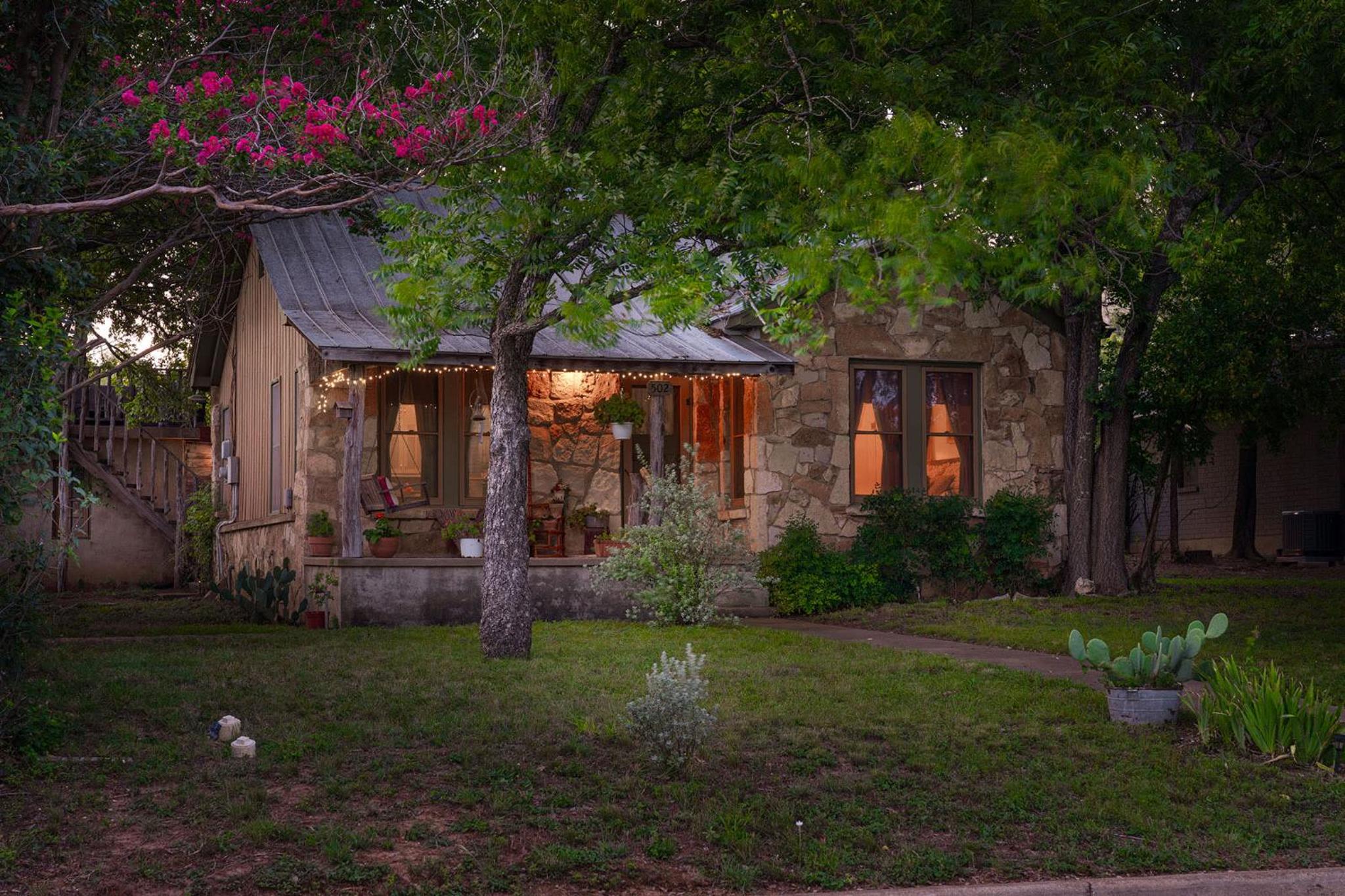 Hotel E-Pies Gasthaus - Hot Tub & Near Cross Mountain - Image 1