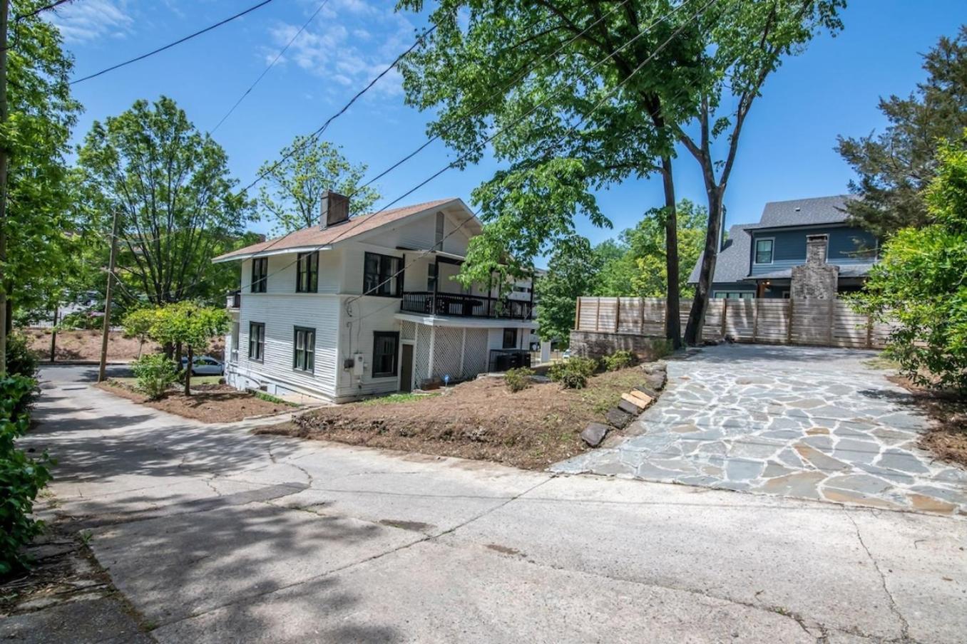 Walkable Highland Park Retreat, Family Friendly