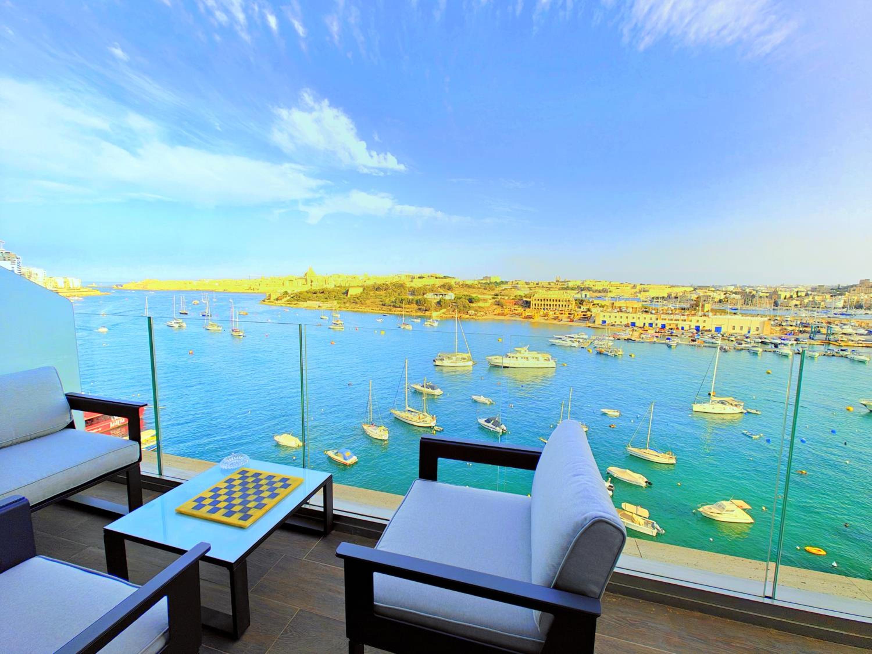 Luxury Living - Seafront Haven in Sliema - Malta view 2