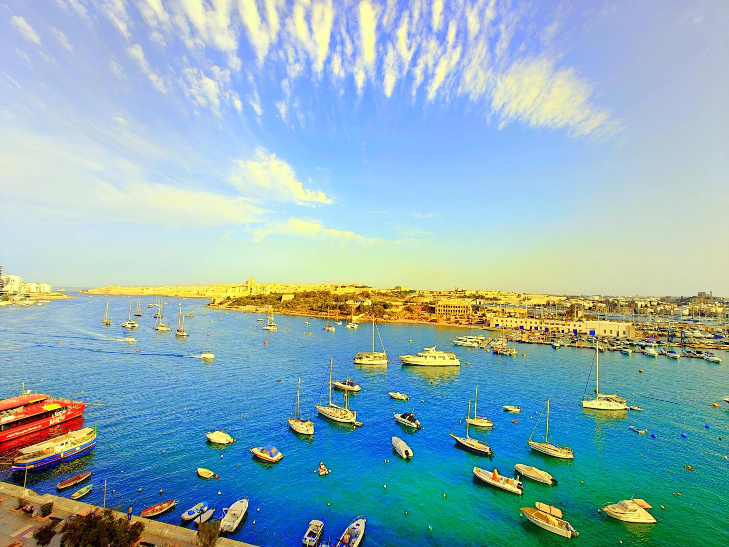 Luxury Living - Seafront Haven in Sliema - Malta view 5