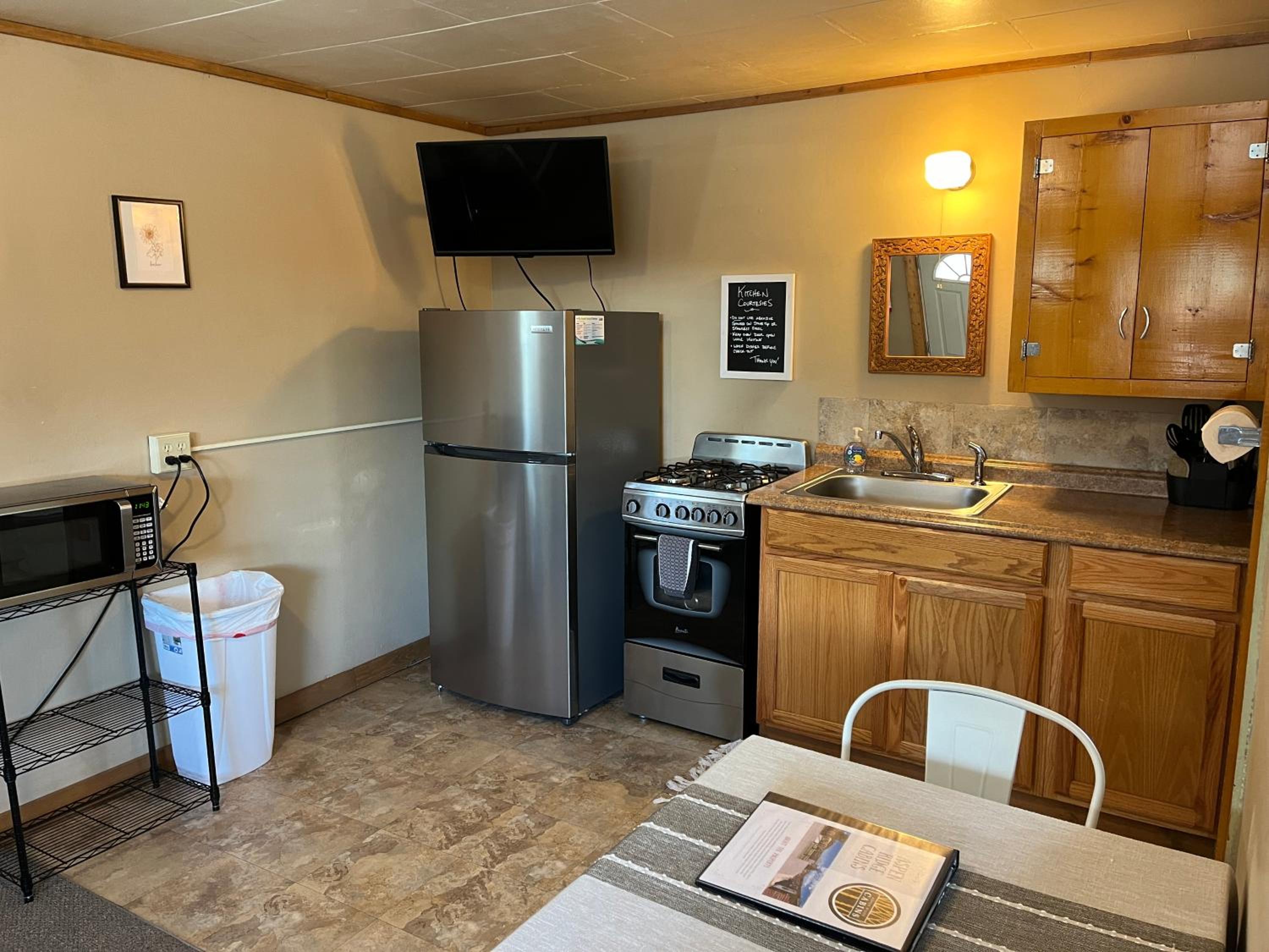 Cozy cabin #4 at Aspen Ridge Cabins view 5