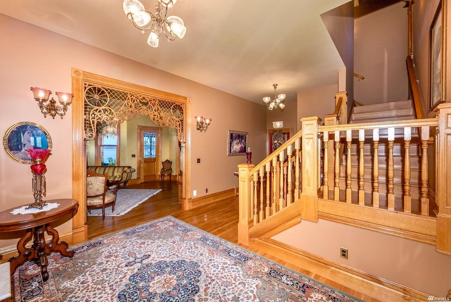 Luxury Bayfront Oasis with Private Beach Access, Near Tulalip Casino and Outlets!