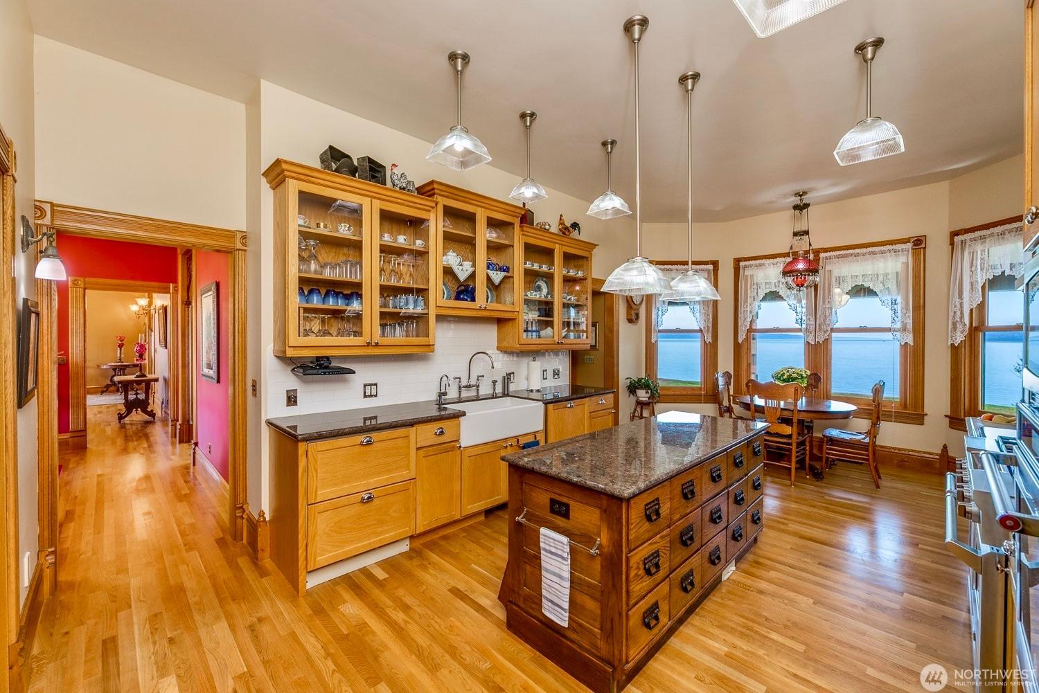 Luxury Bayfront Oasis with Private Beach Access, Near Tulalip Casino and Outlets!, photo 30