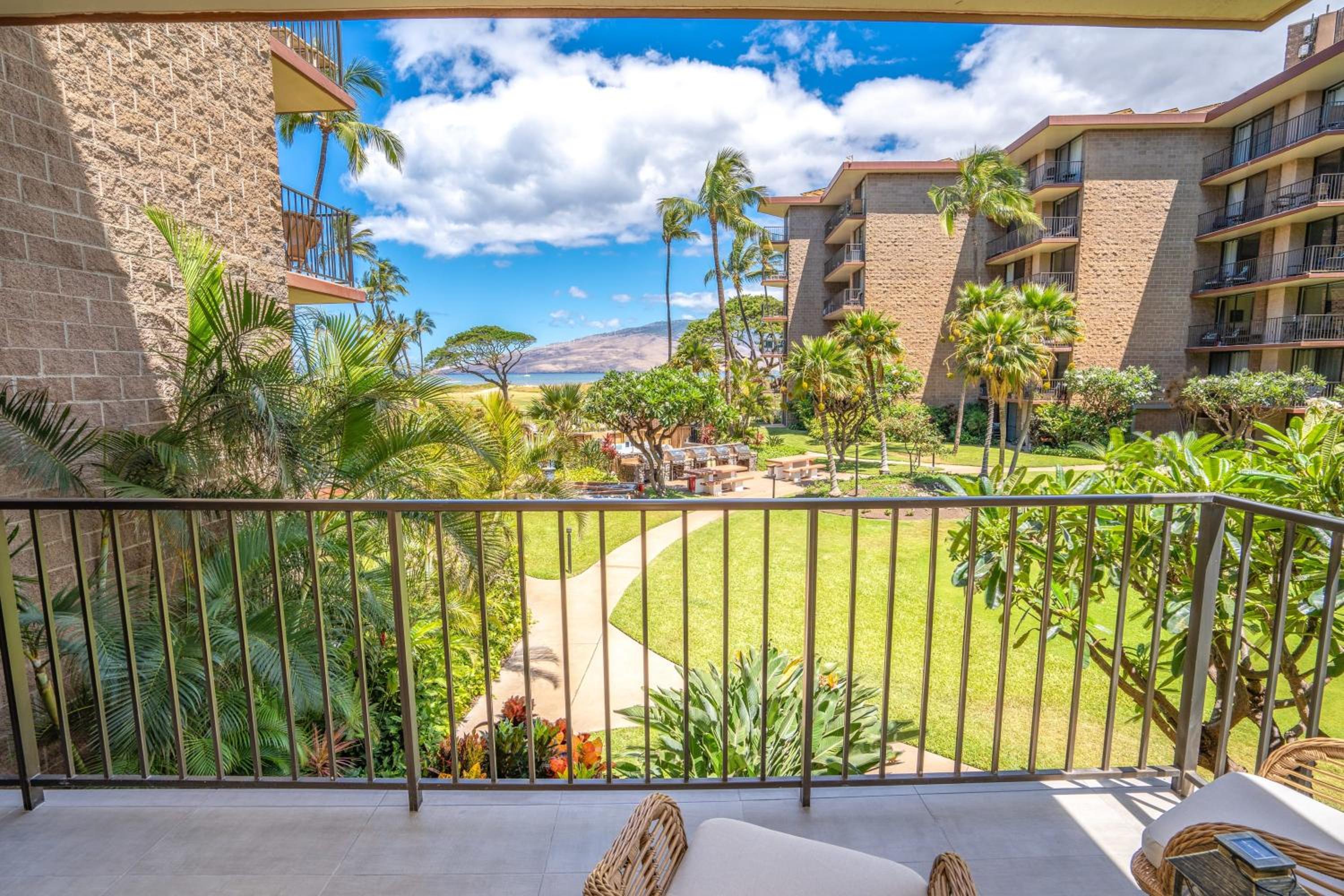 Hip Hawaiian Oceanfront Vistas