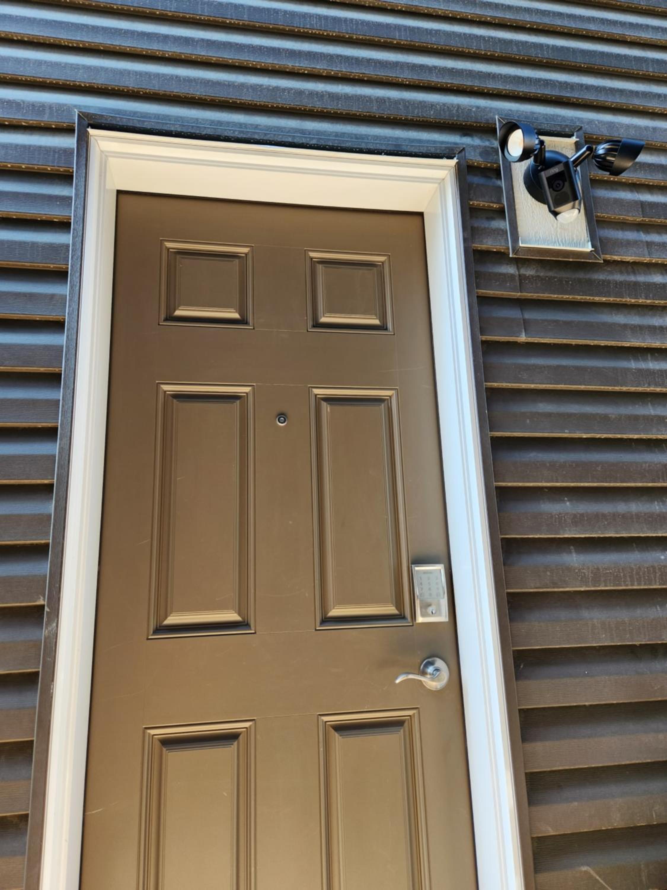 Brand New Deluxe 2 Bedroom Suite with AC & Den