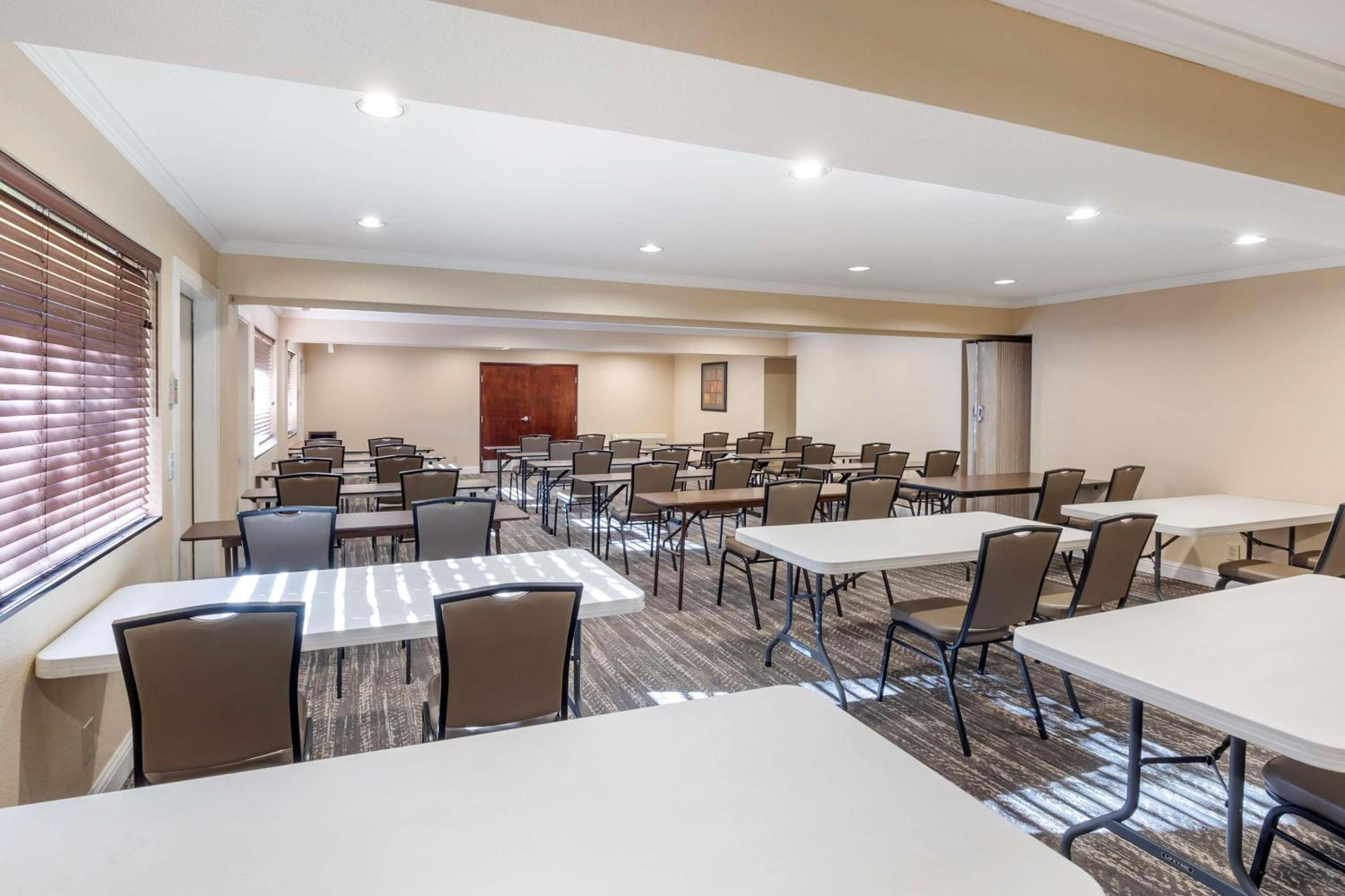 Best Western Plus Orchid Hotel  Suites - Property Image 8