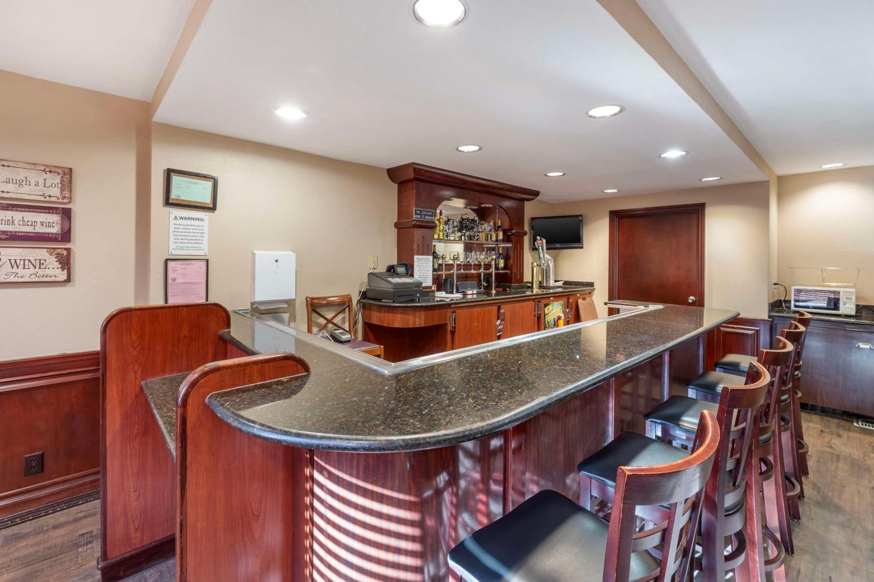 Best Western Plus Orchid Hotel  Suites - Property Image 10