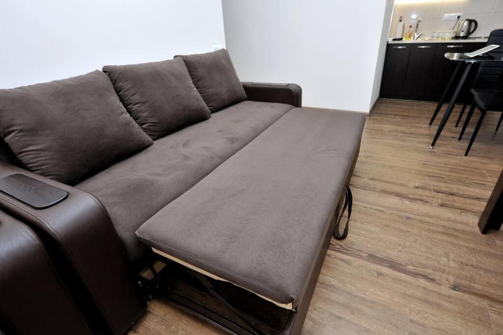 Beautiful and Cozy 1BD Condo in Heart of Yerevan!