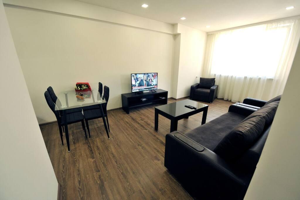 Beautiful and Cozy 1BD Condo in Heart of Yerevan!