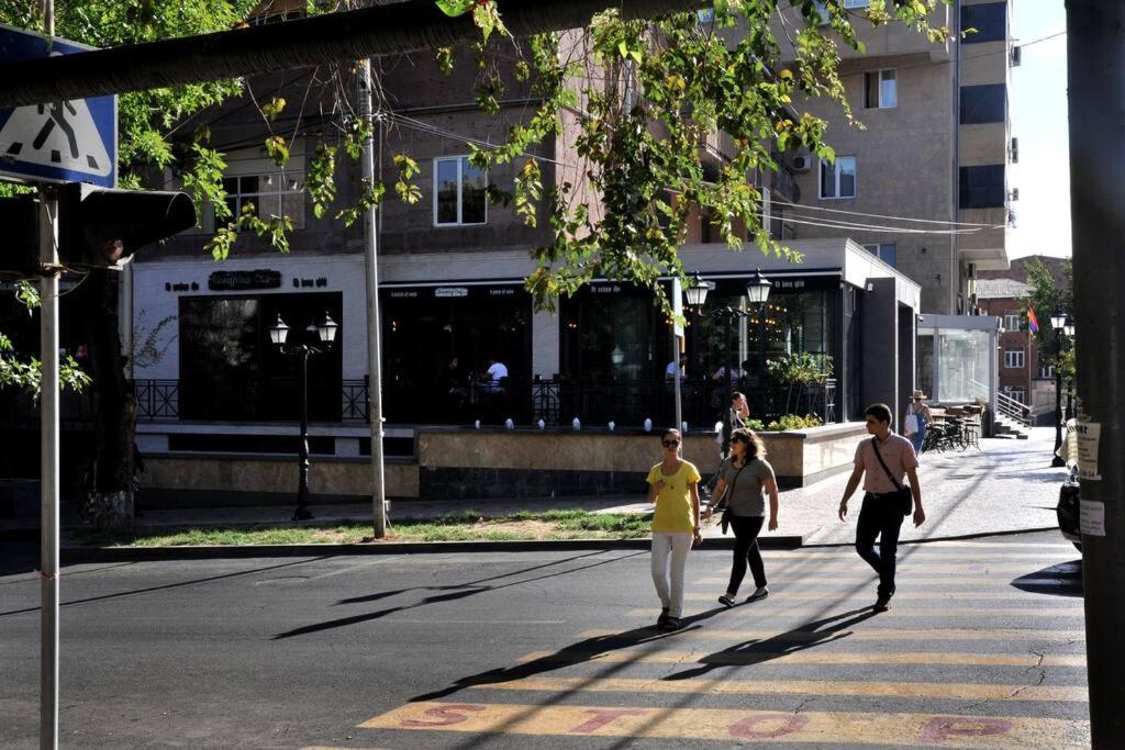 Beautiful and Cozy 1BD Condo in Heart of Yerevan!