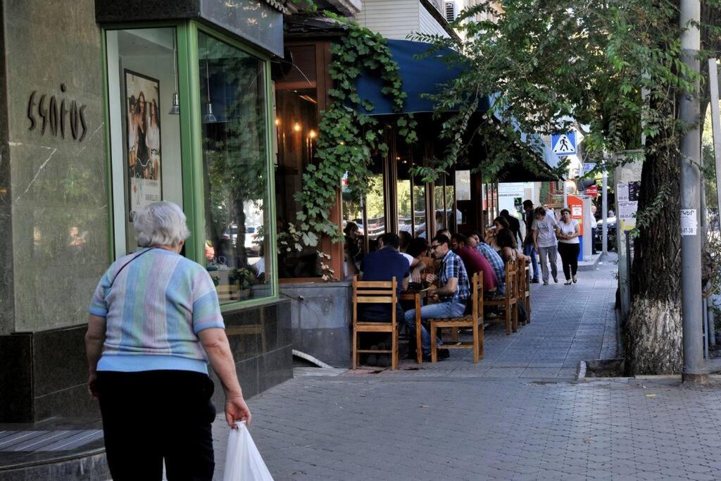 Beautiful and Cozy 1BD Condo in Heart of Yerevan!