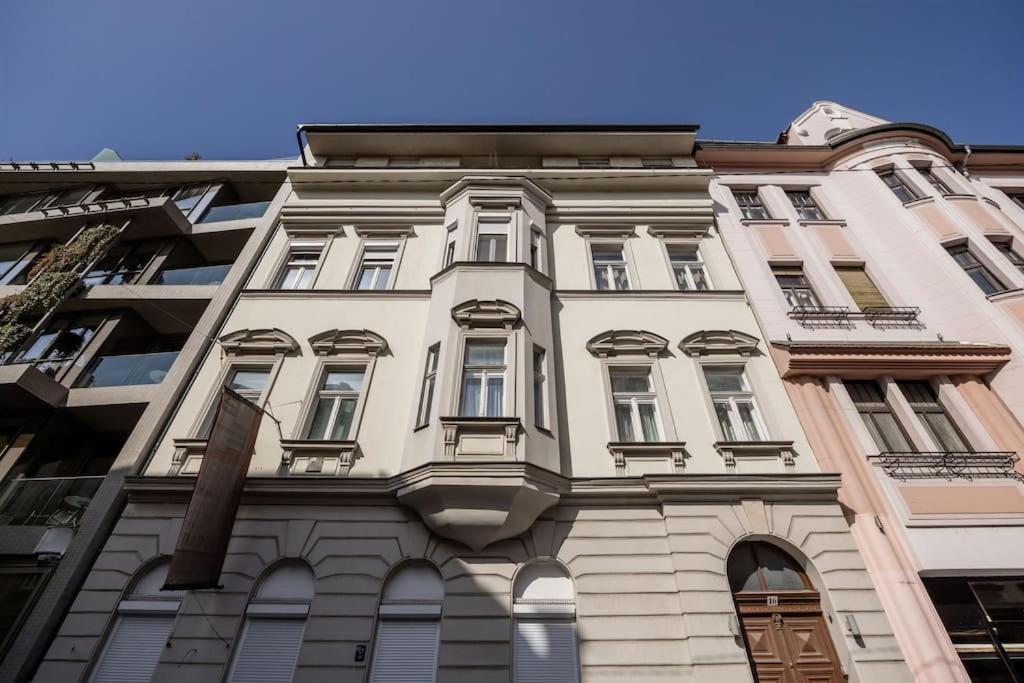 Relaxing Spacious Balcony Super Central Near Opera