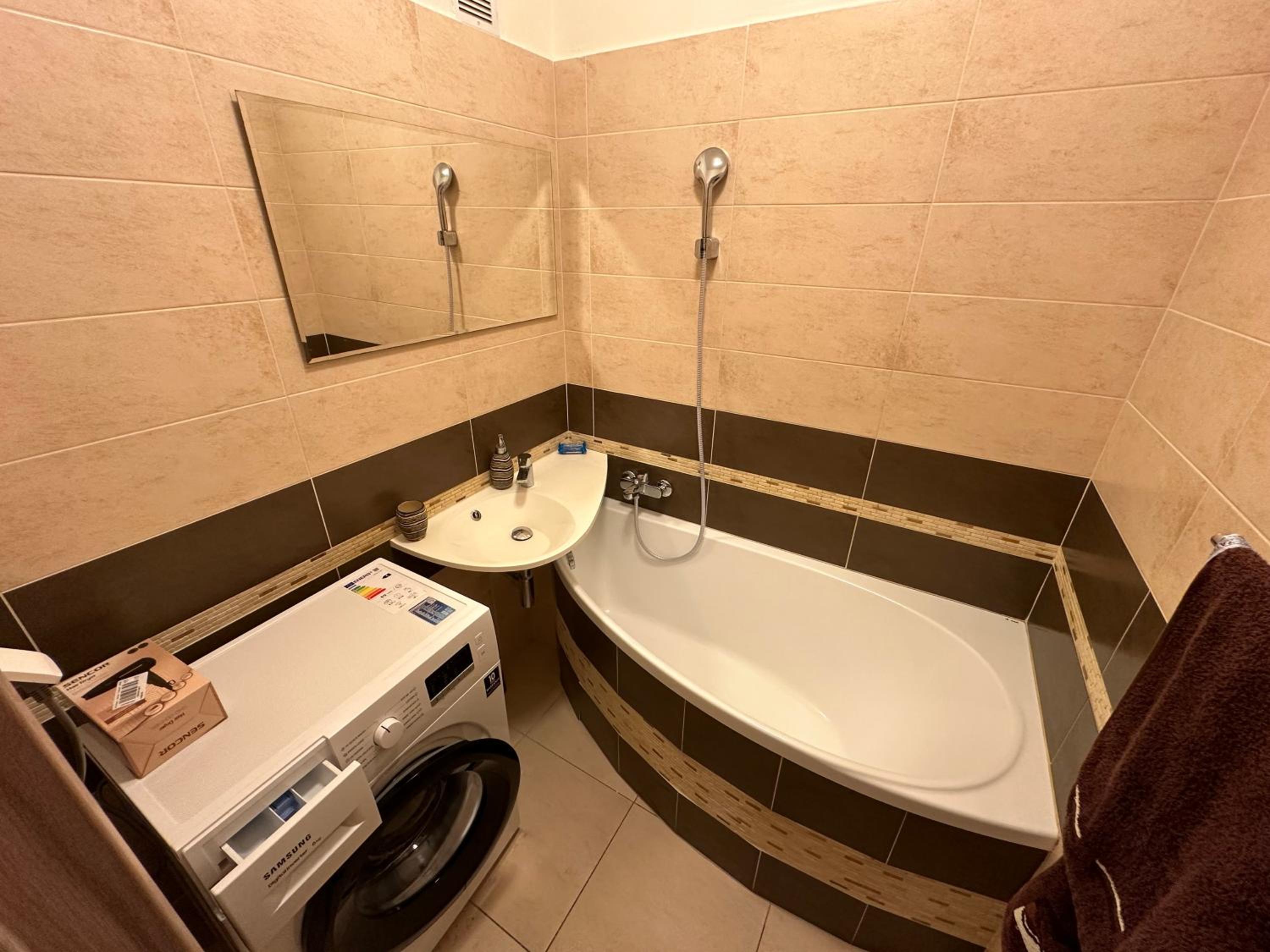 Peaceful relaxation apartment - free parking