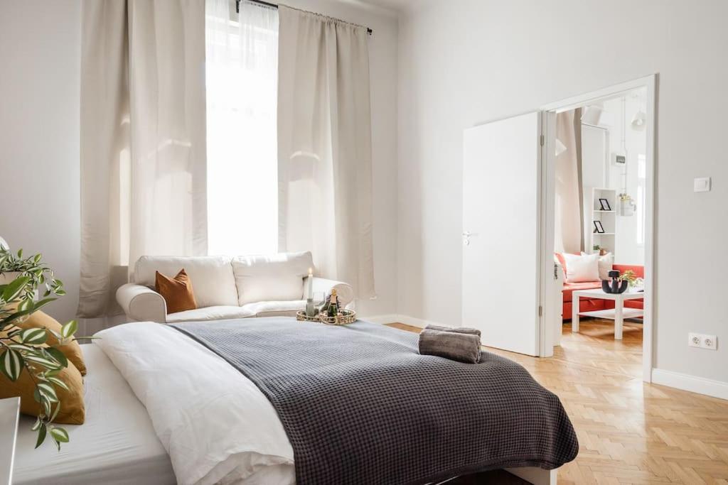 Dream Stay in Budapest-Steps to BudaEye &FashionSt view 5