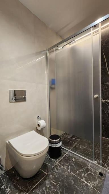 Diamond Residences 2bd 2bth 11fl Lux Apt & Free P view 3
