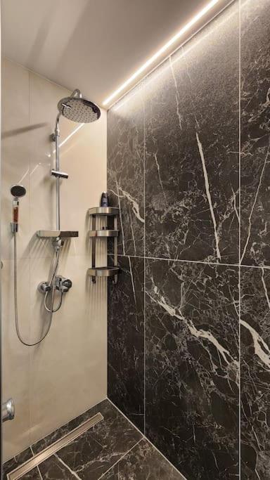 Diamond Residences 2bd 2bth 11fl Lux Apt & Free P view 4