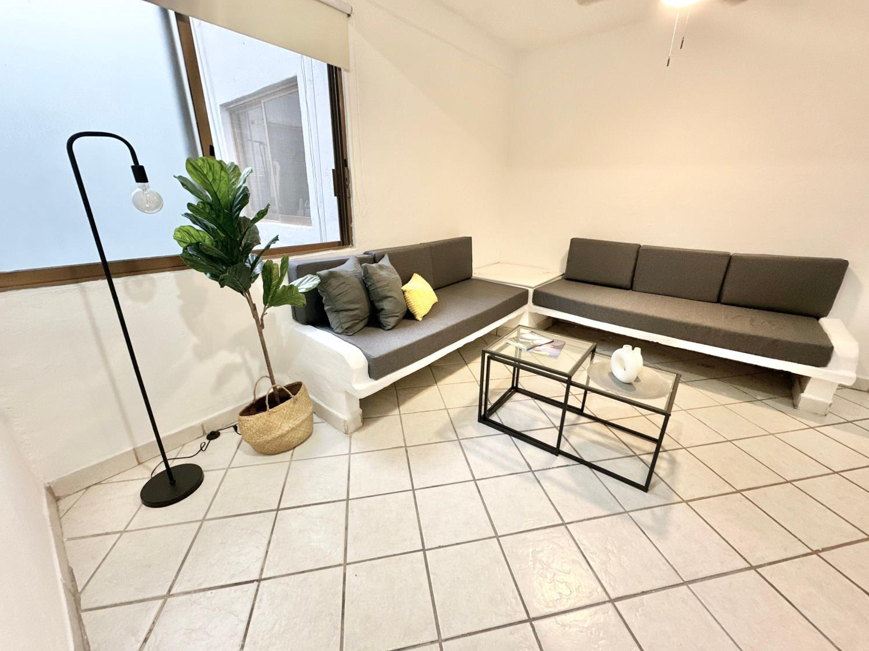 Charming 1BR Suite in Coastal Paradise