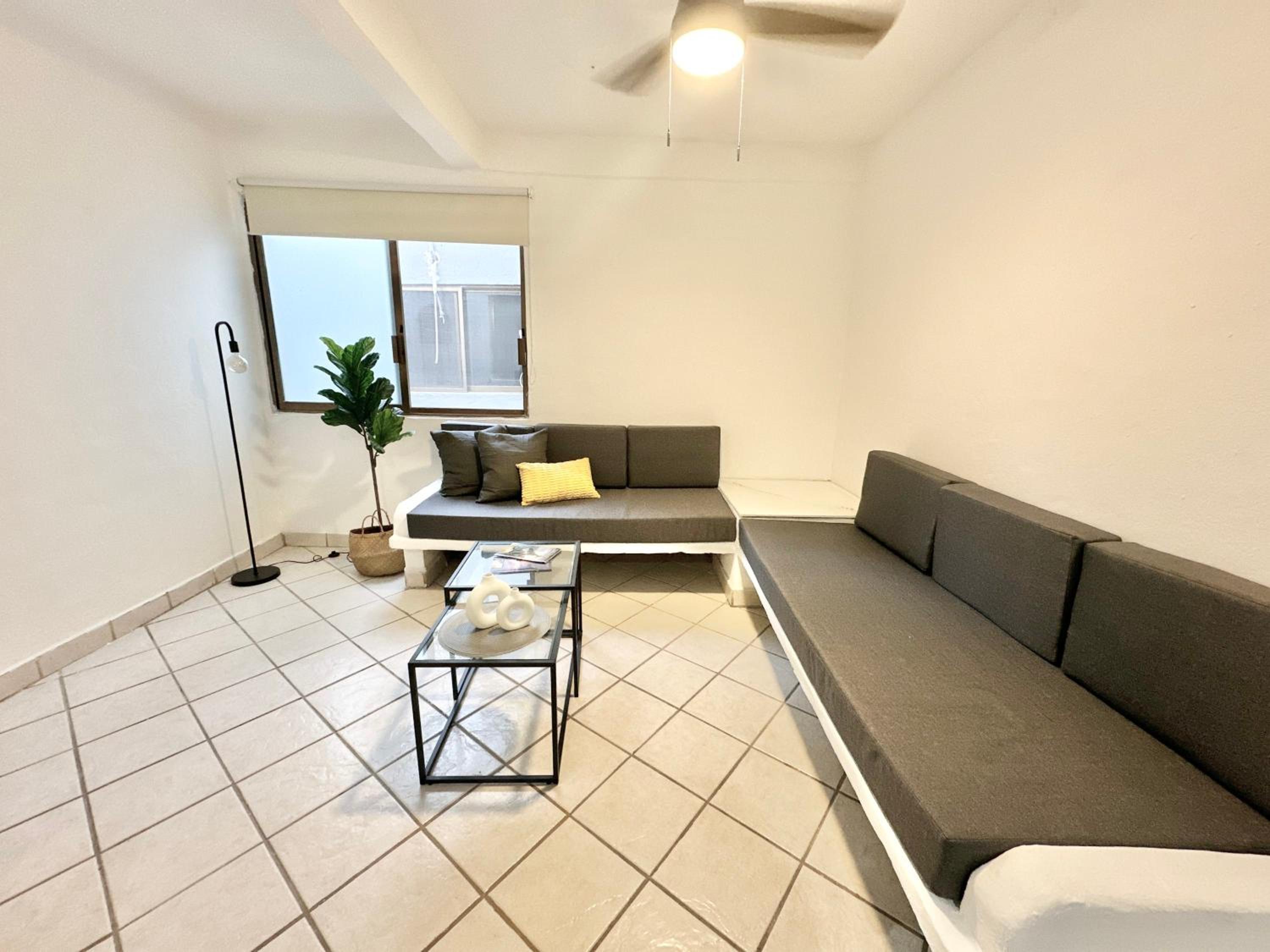 Charming 1BR Suite in Coastal Paradise