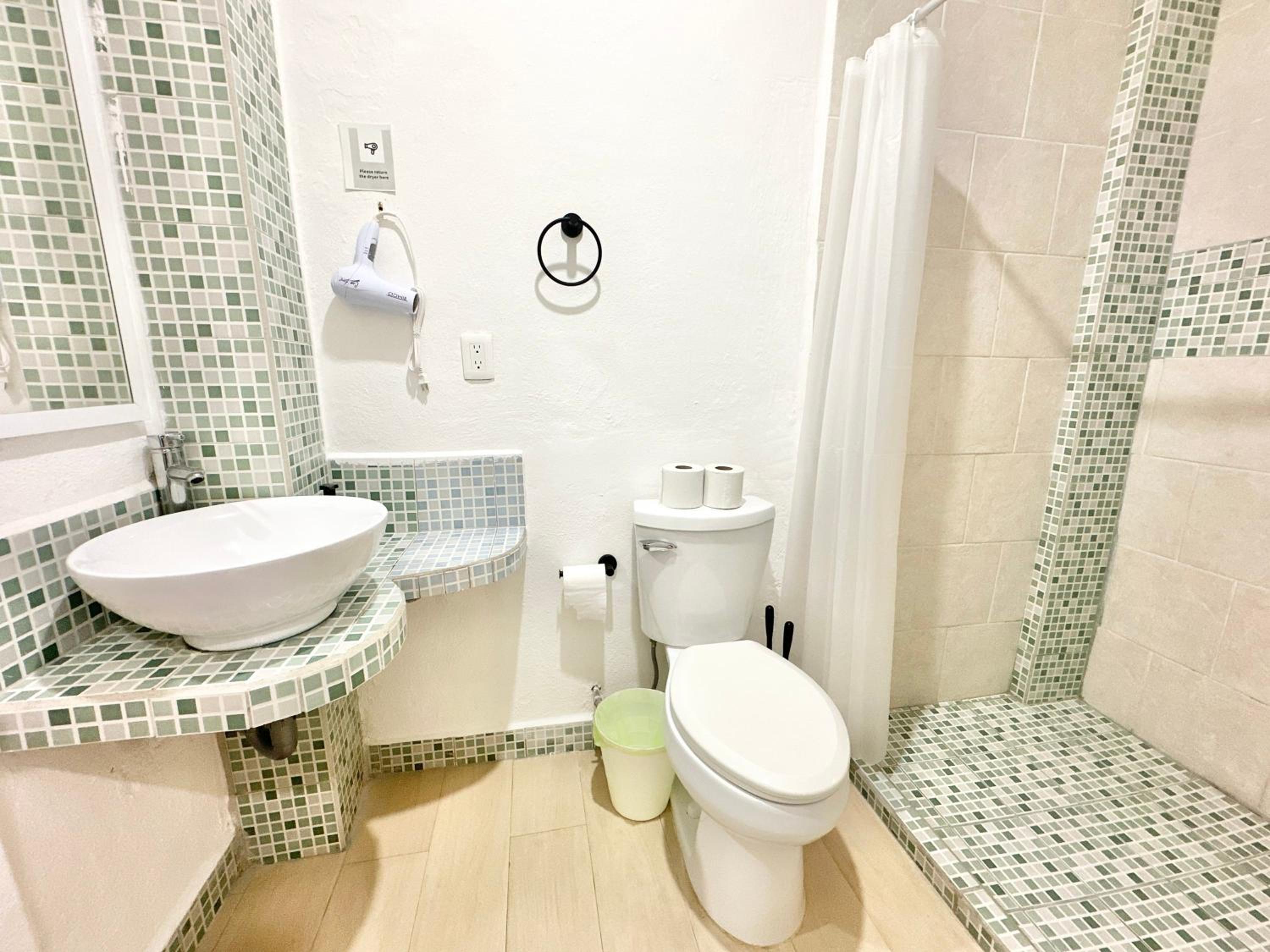 Charming 1BR Suite in Coastal Paradise