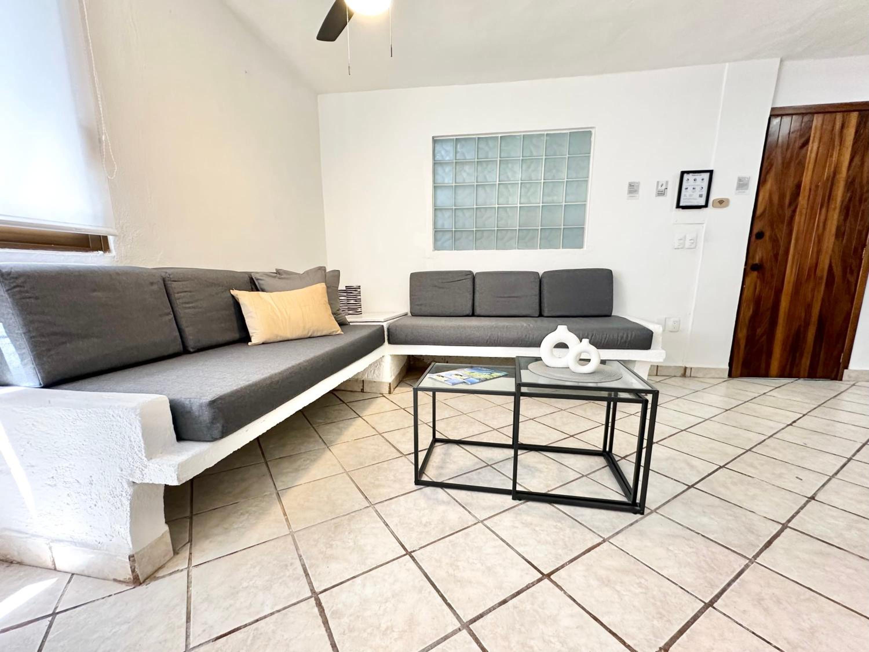 Charming 1BR Suite in Coastal Paradise