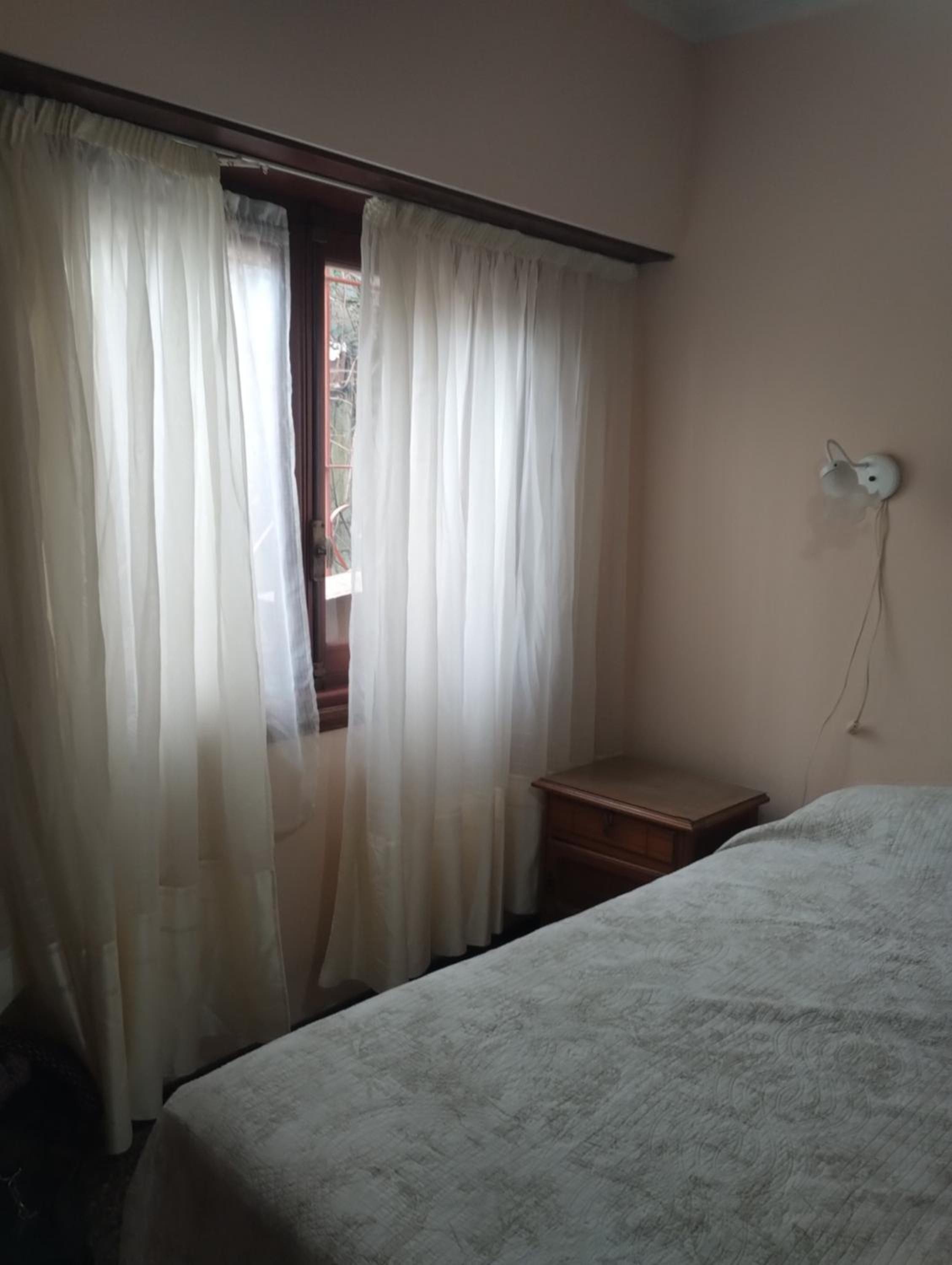 Para familias, lugar para guardar autos dentro de la propiedad