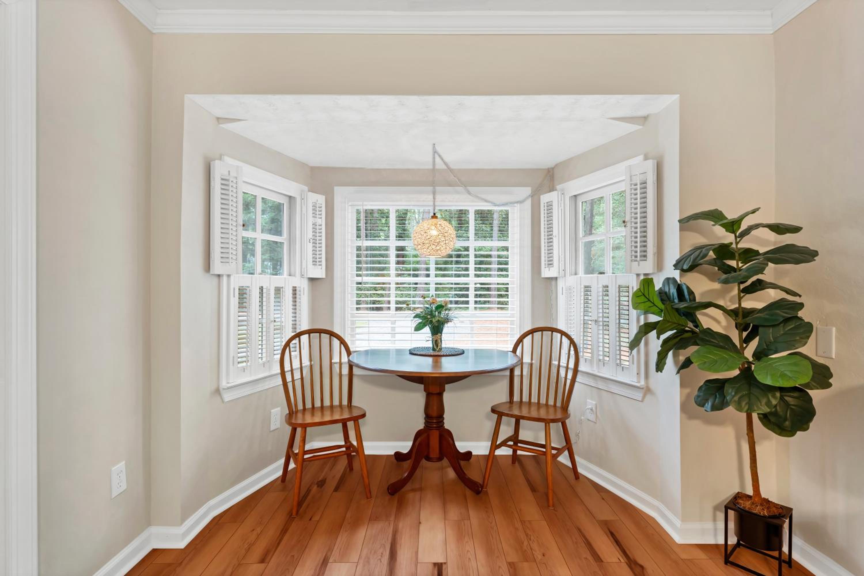 The Cottage at Knollwood Manor view 2