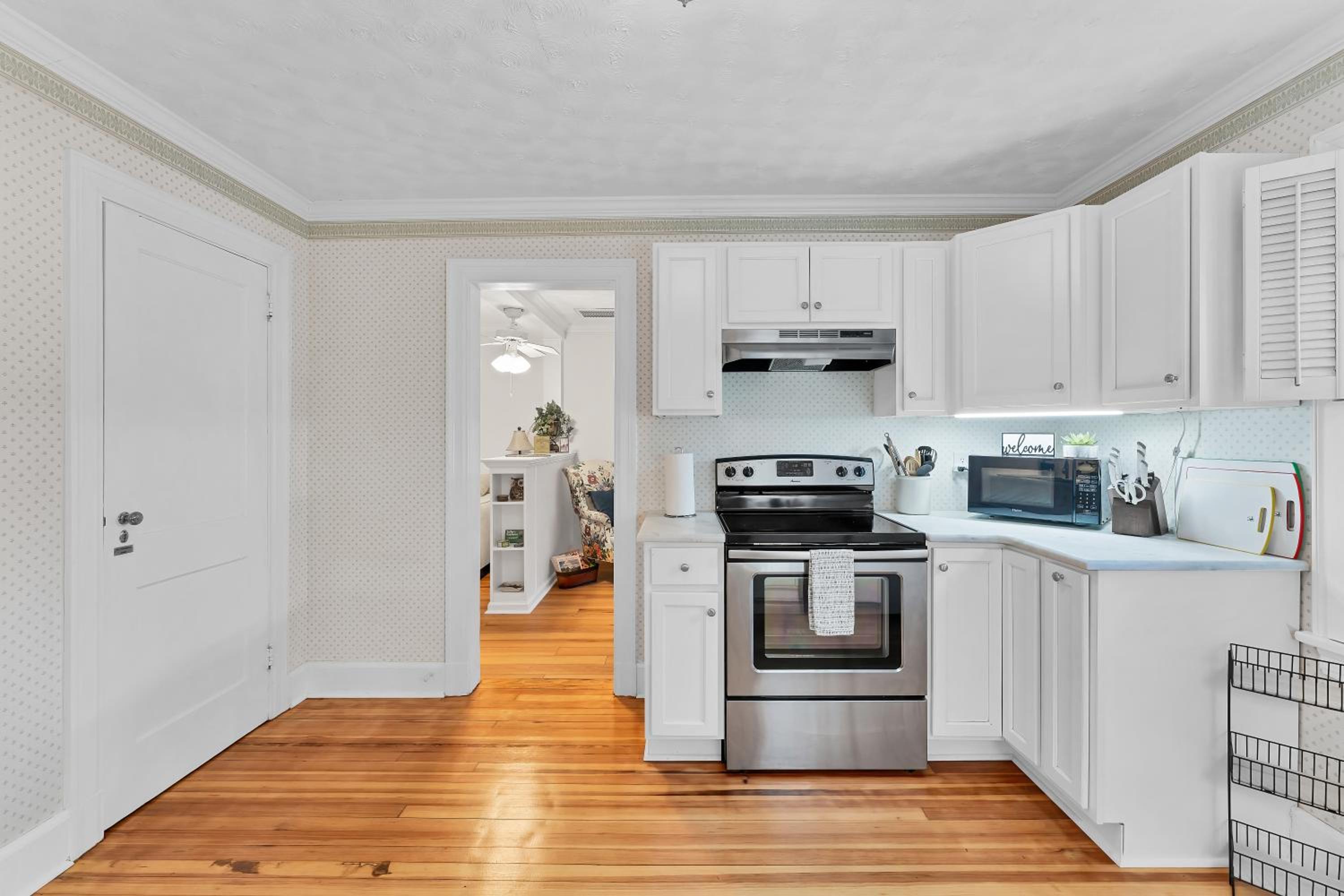 The Cottage at Knollwood Manor view 5
