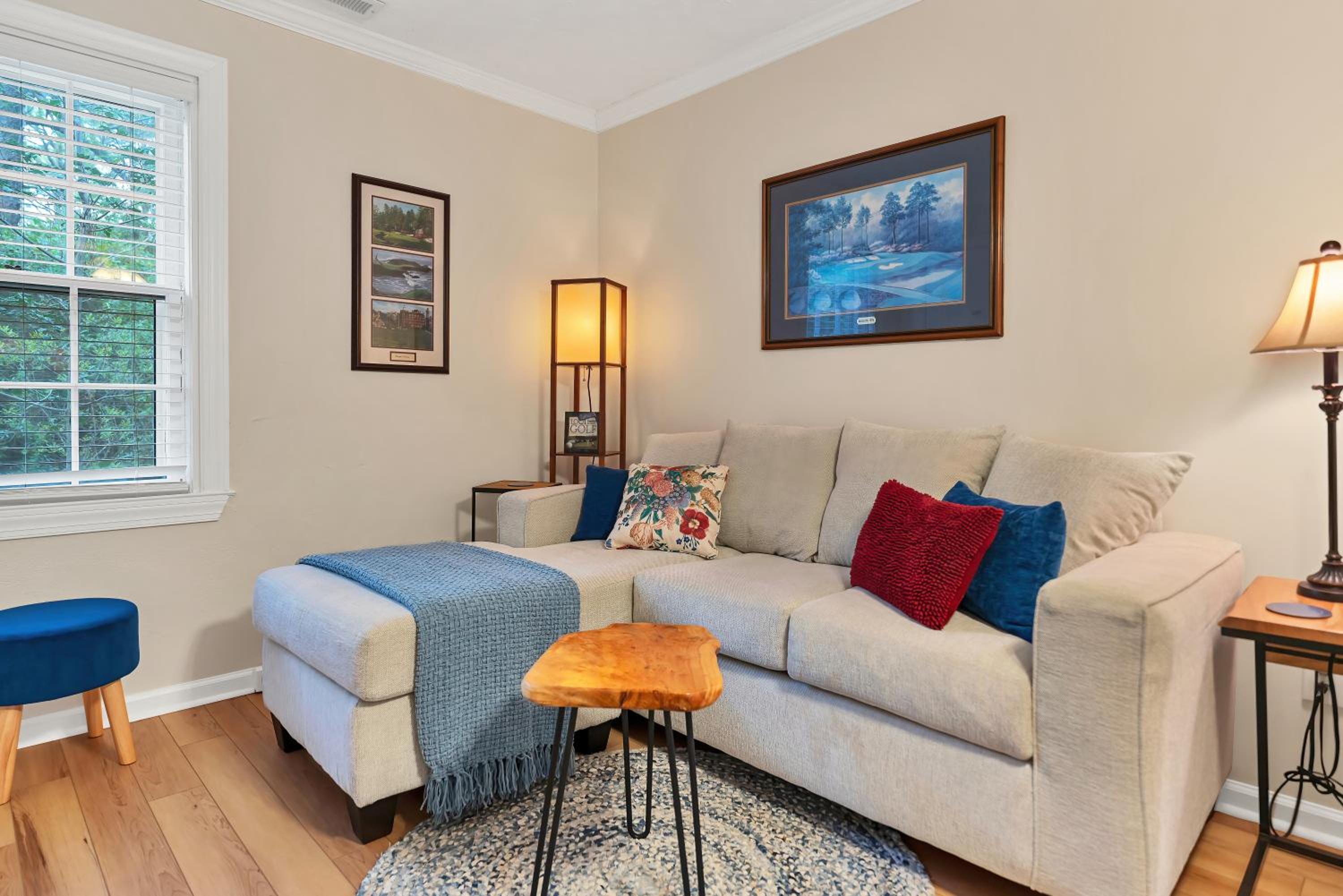 The Cottage at Knollwood Manor view 3