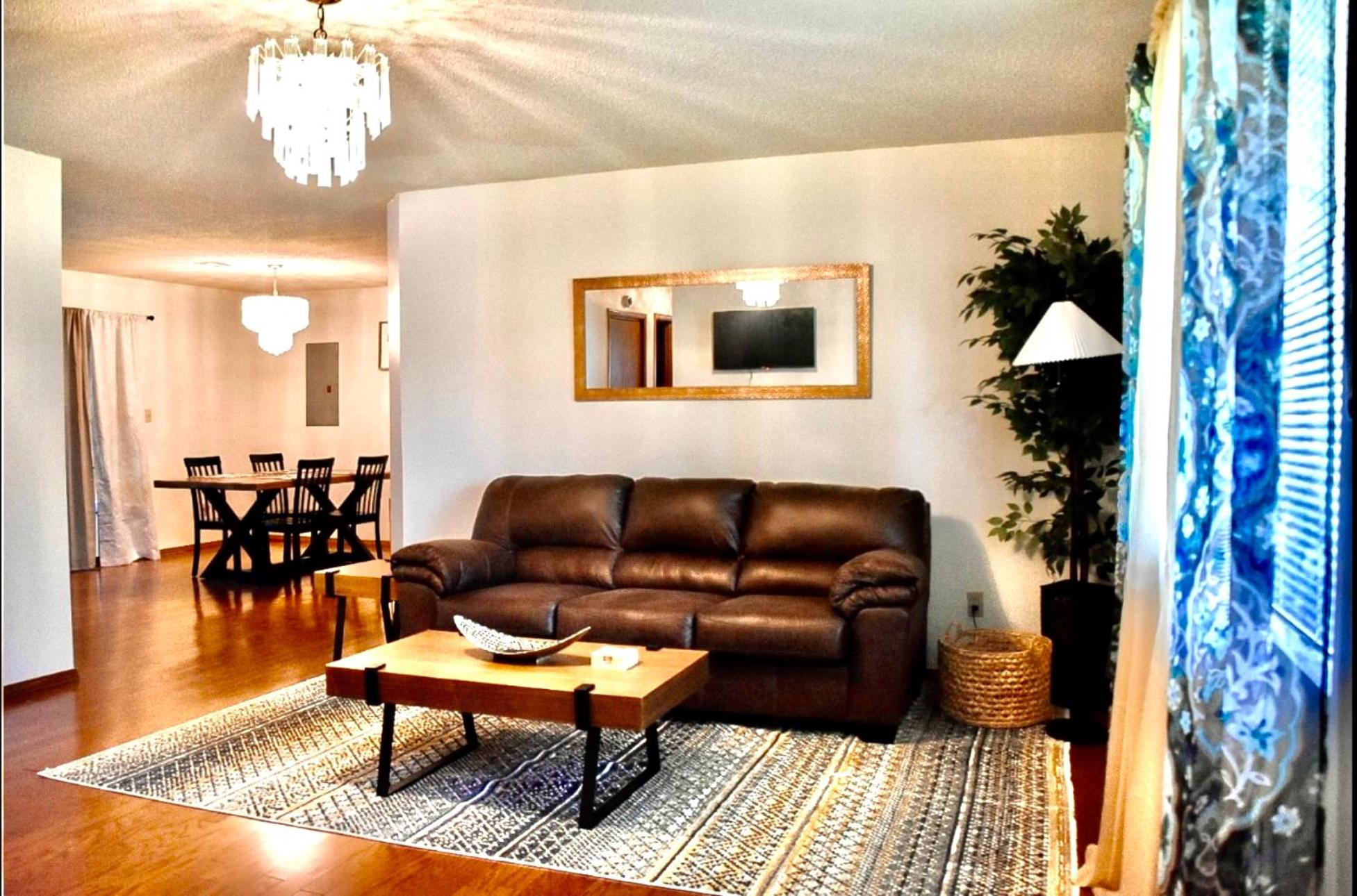Two living rooms,Huge backyard,water park,Airport view 2