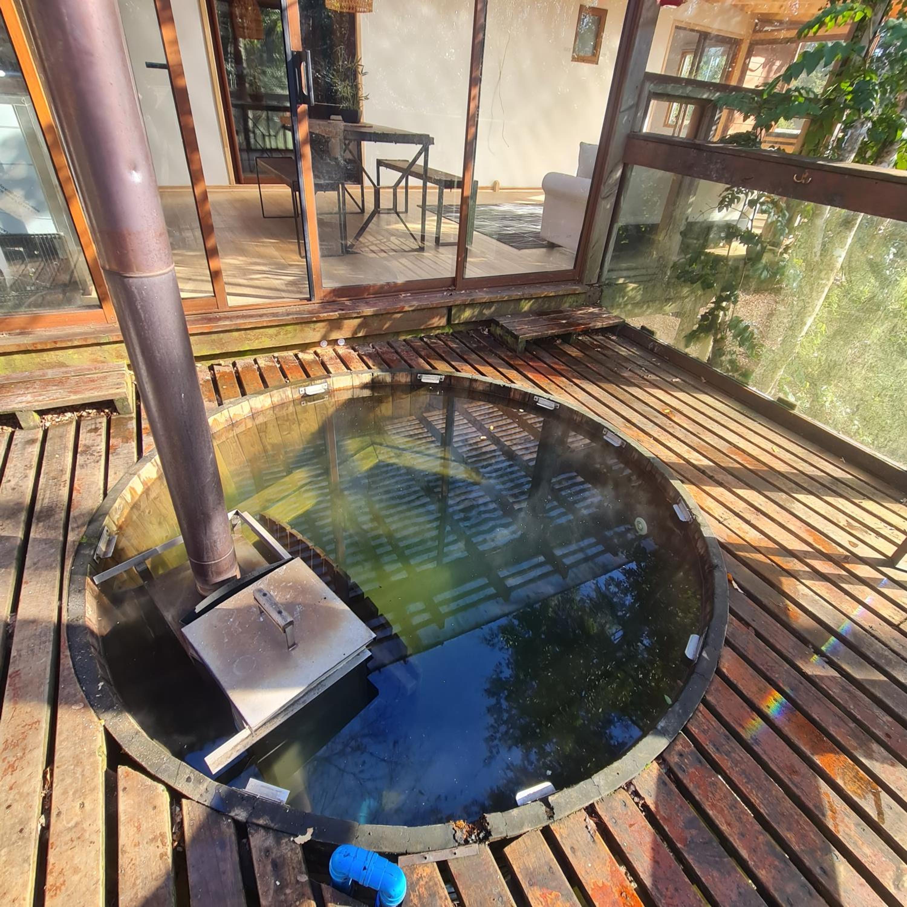 CASA ARBOL PUCÓN - Piscina y tinaja