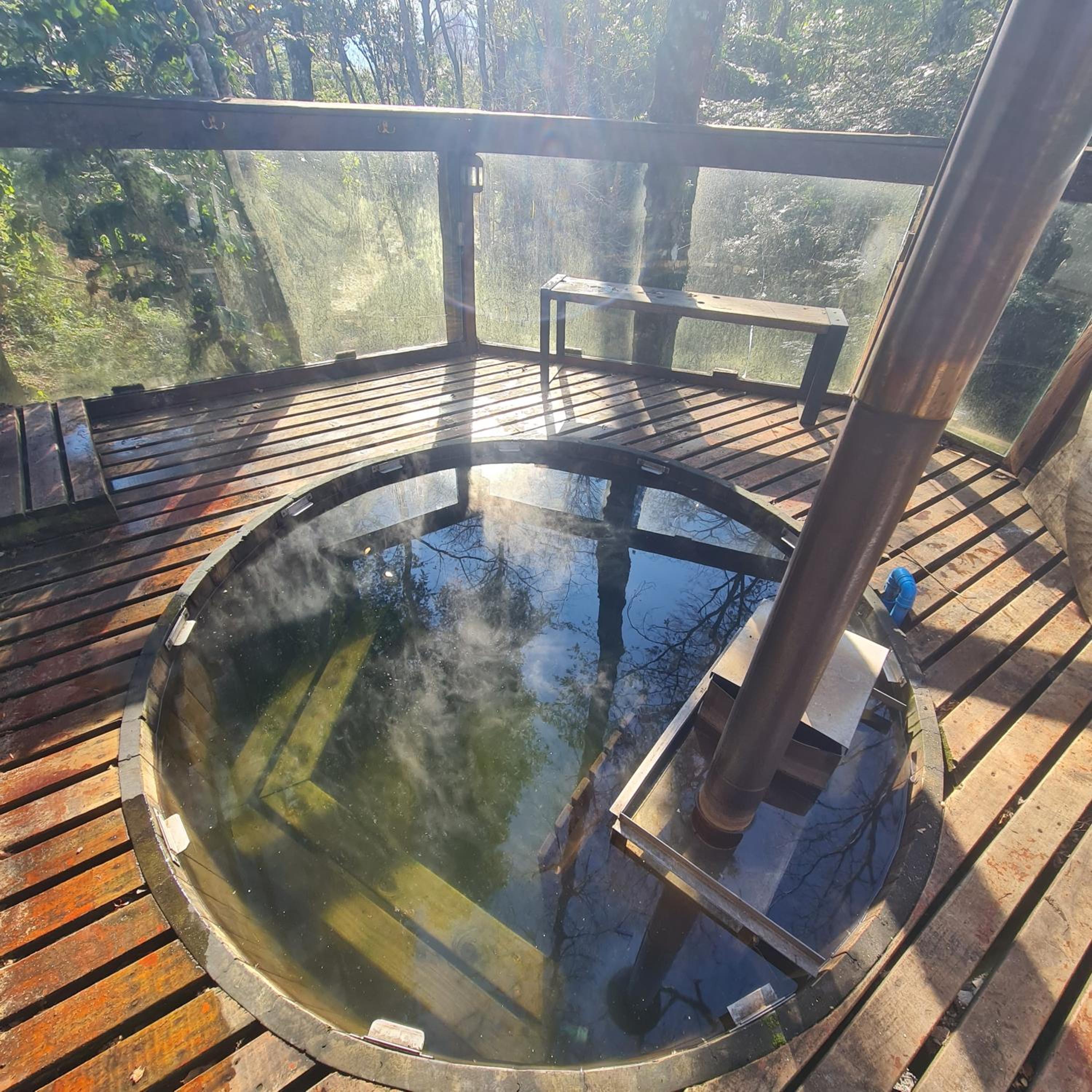 CASA ARBOL PUCÓN - Piscina y tinaja