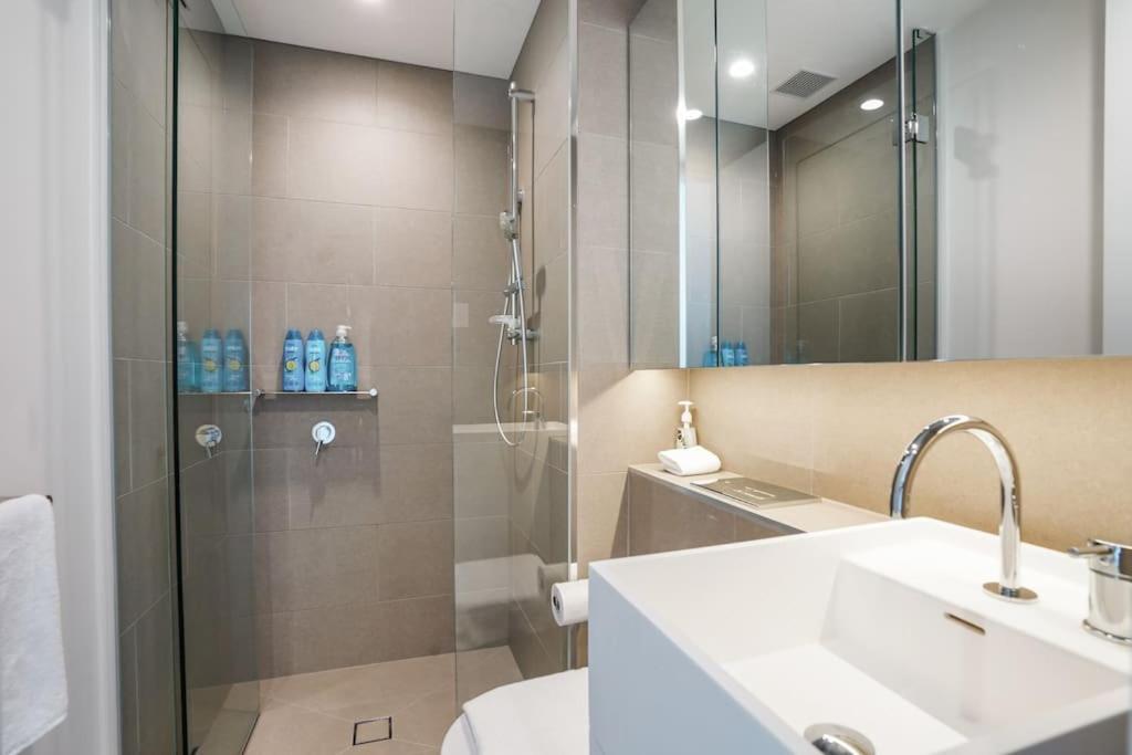 Level 55-Pure Elegance Urban Skyline Views 2B2B
