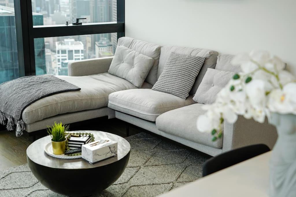 Level 55-Pure Elegance Urban Skyline Views 2B2B