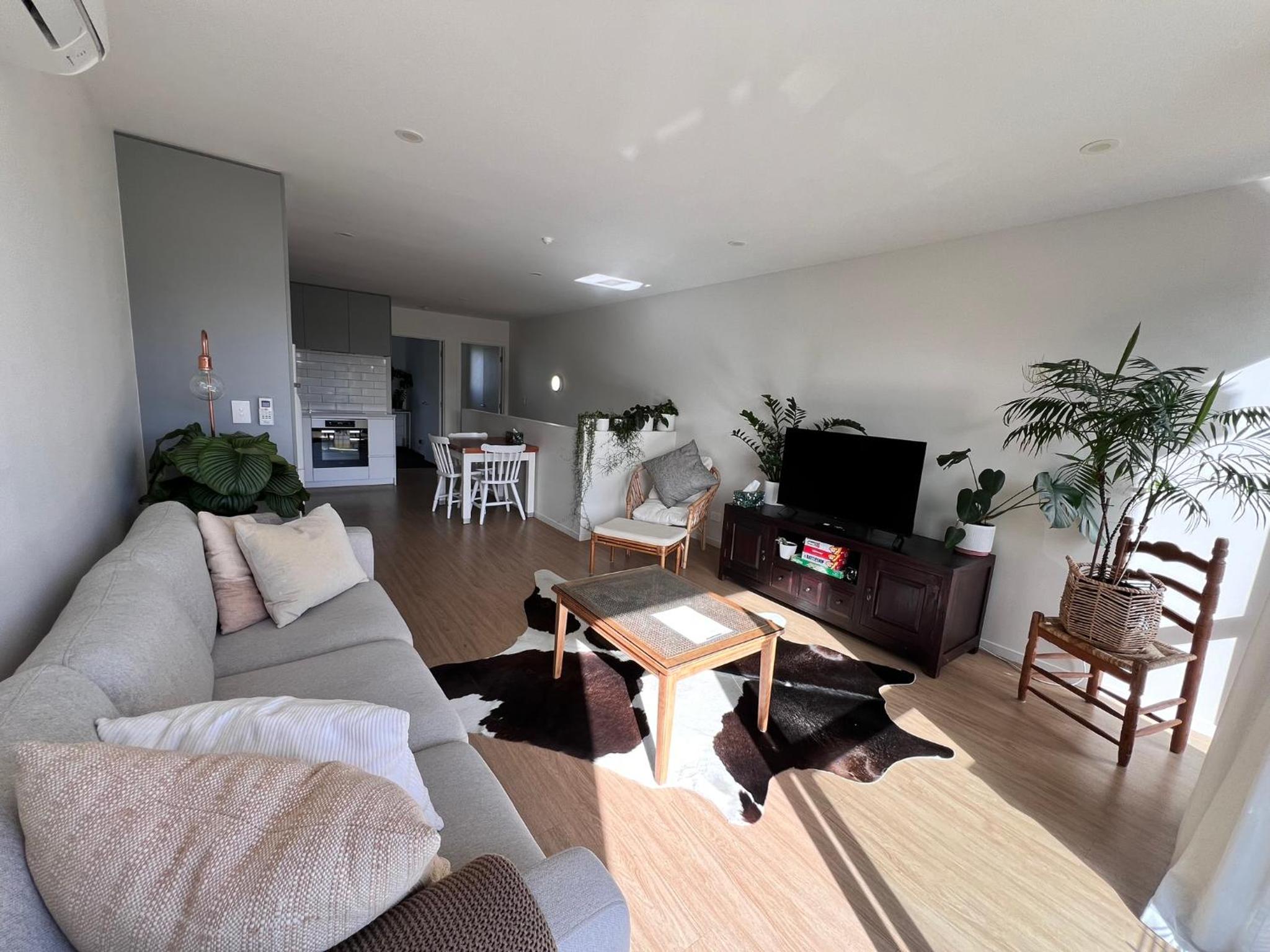 Modern Mangere Town House photo 4