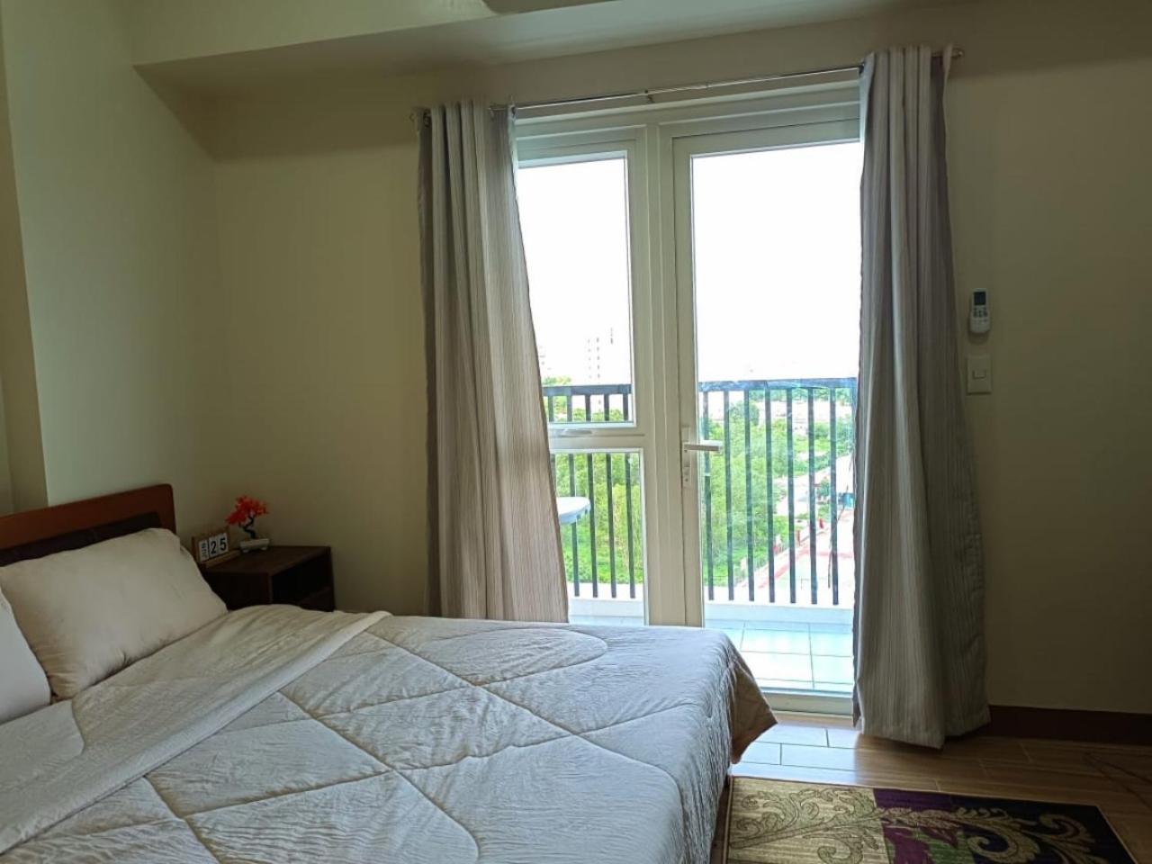 Cozy Studio in Megaworld Iloilo with Pool and Fast WiFi view 3