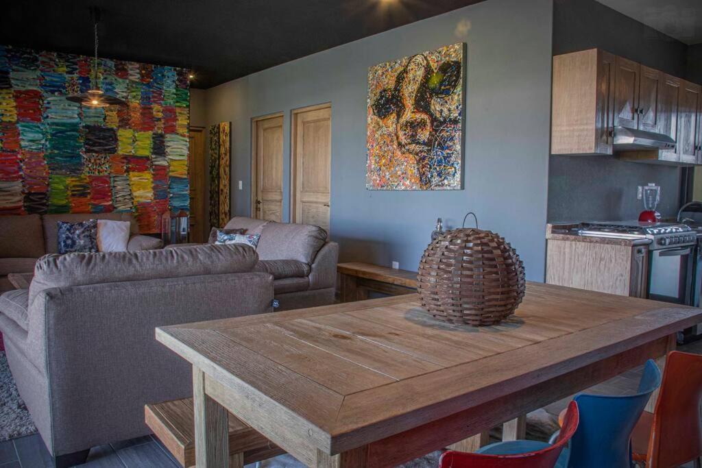 3BD 2BA, AC Pool, Gym, Parking and Security view 5