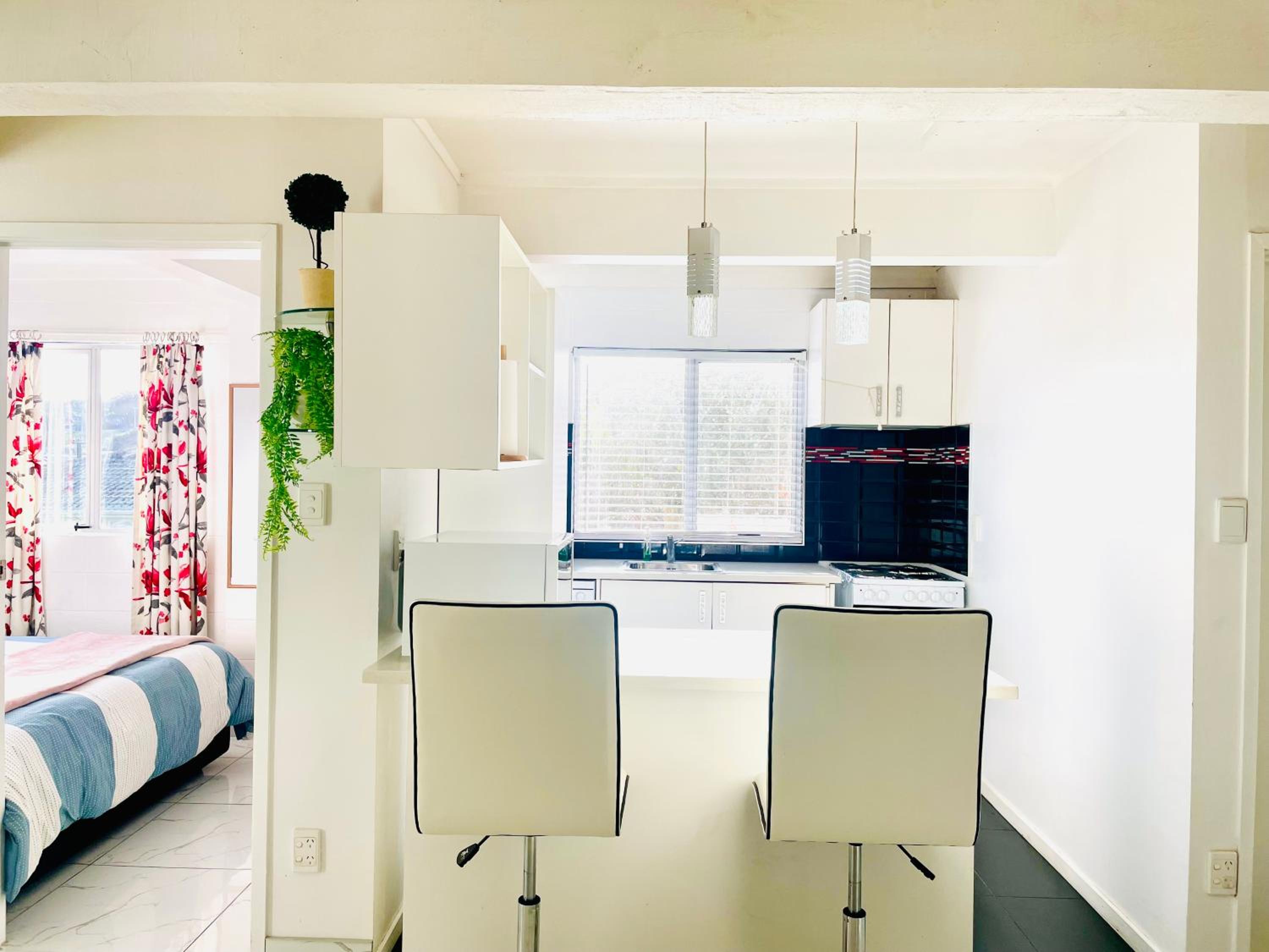 Ball Place Residence-Enjoy the entire downstairs