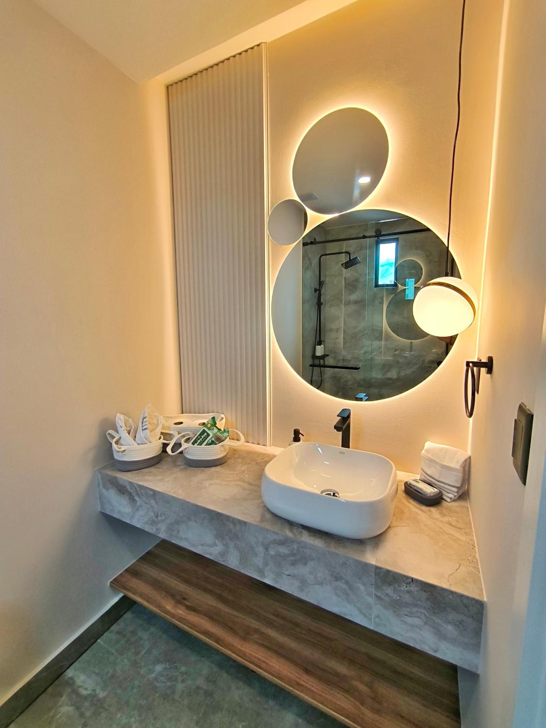 Republica del Salvador Coliving Ecuador XOE