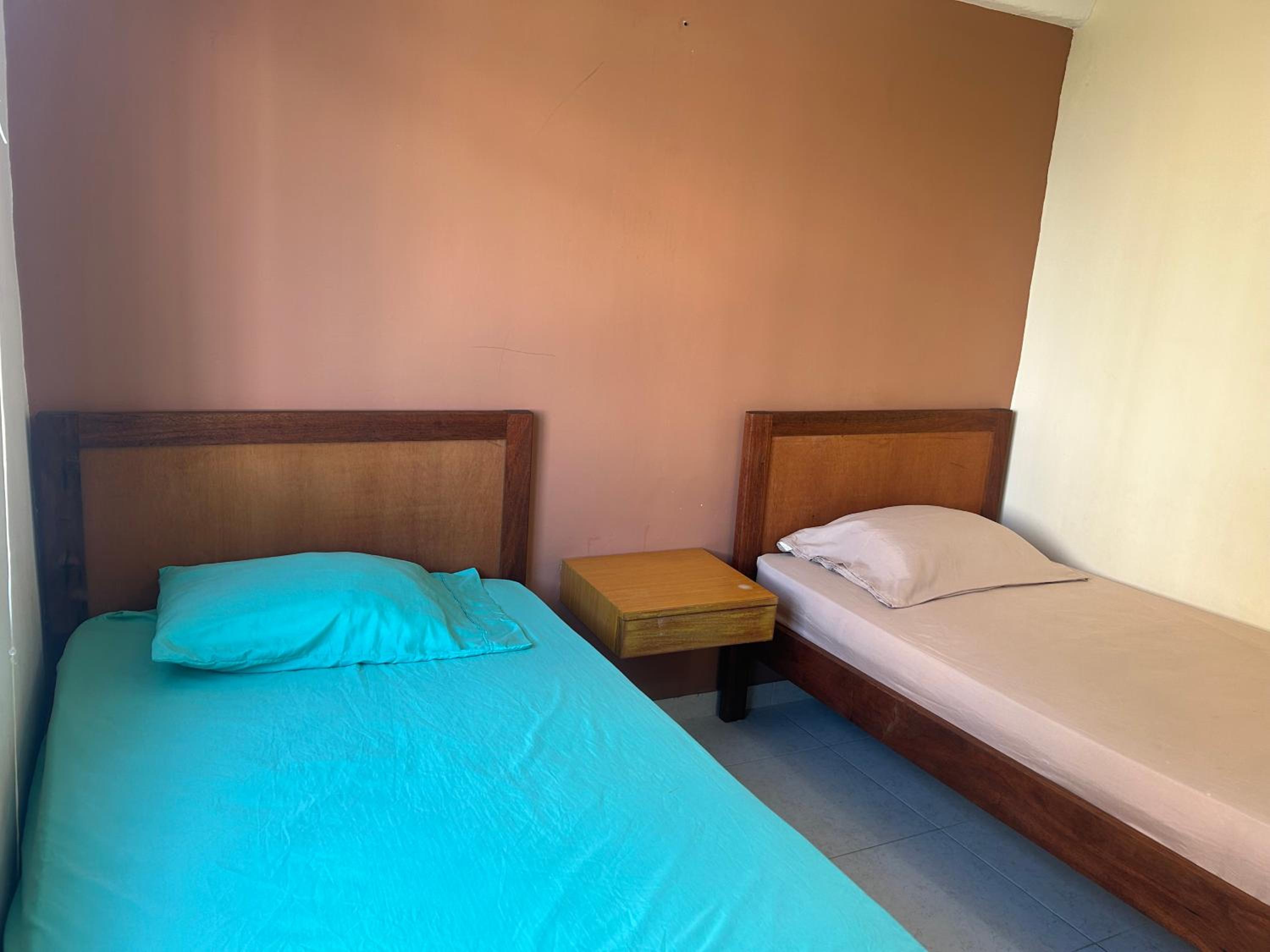 Chambre Deux Palmiers avec Salle de Bain Partagée Proche de l'Aéroport