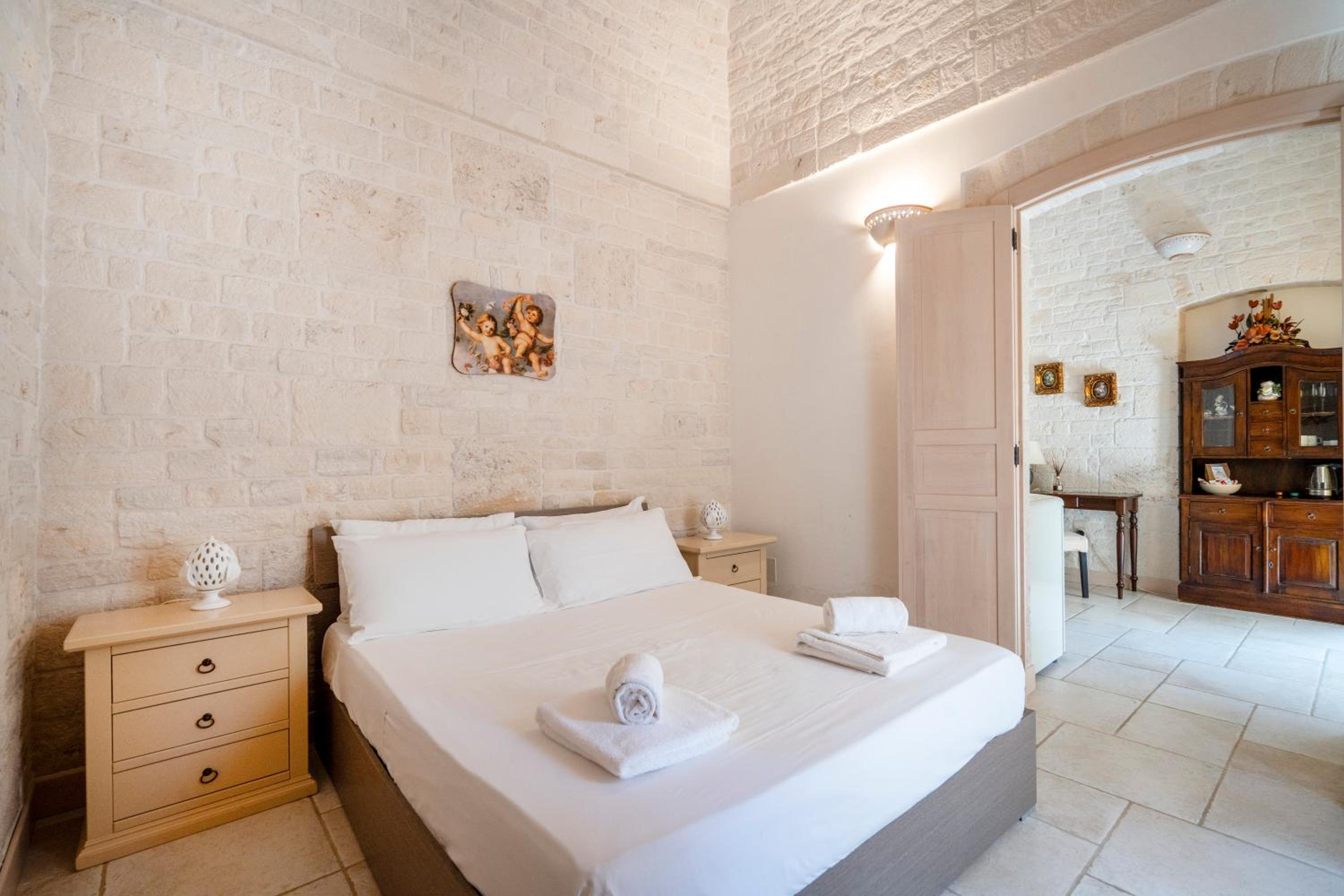 Trulli Contento - Rooms & Apartments view 2