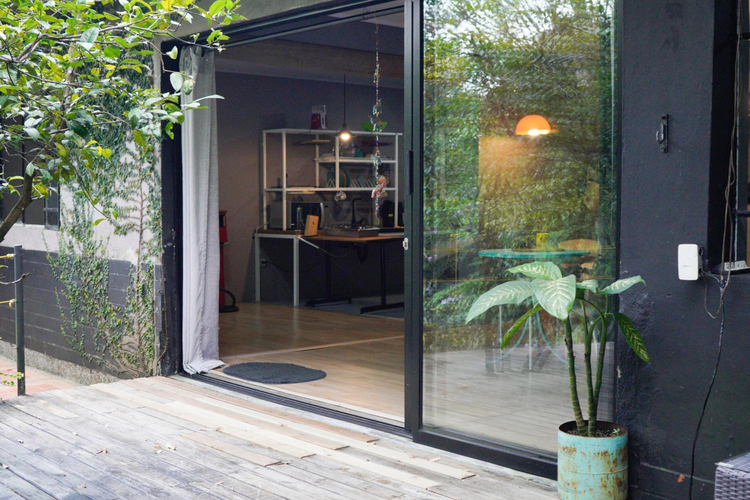 Central House in El Poblado surrounded by nature