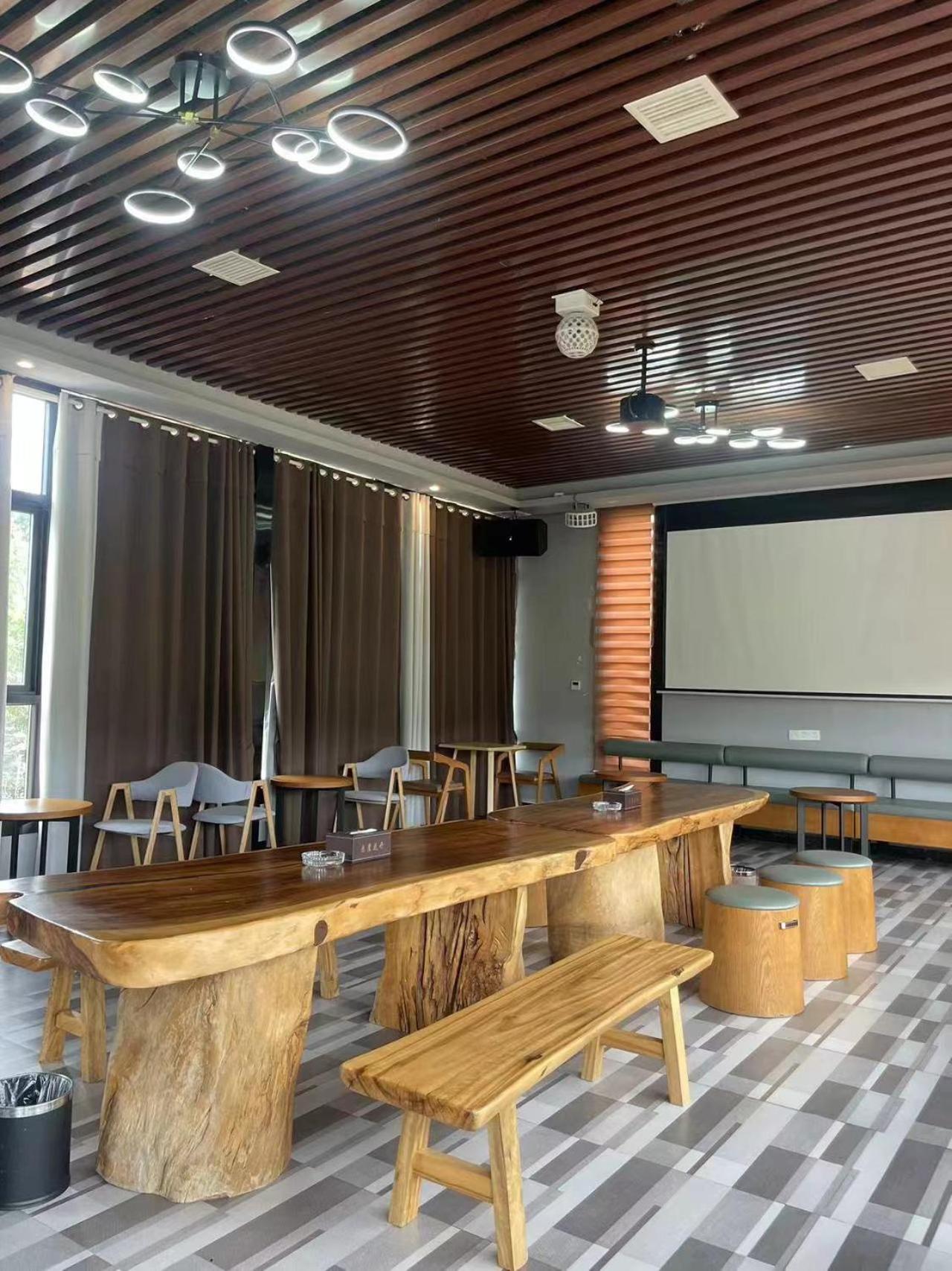 Zhangjiajie Cliff Flower RV Tent Hotel